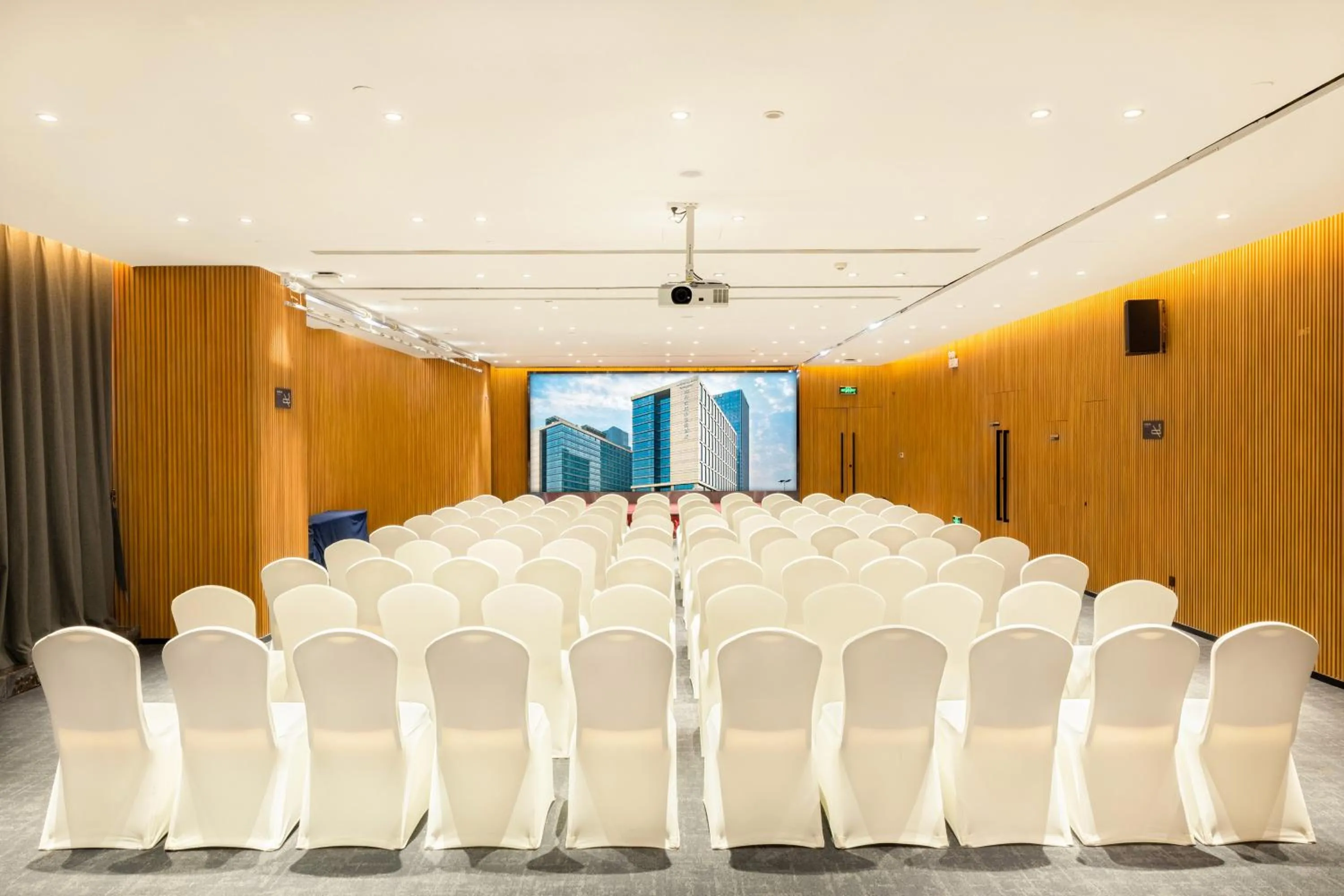 Business facilities in INNSiDE by Meliá Zhengzhou