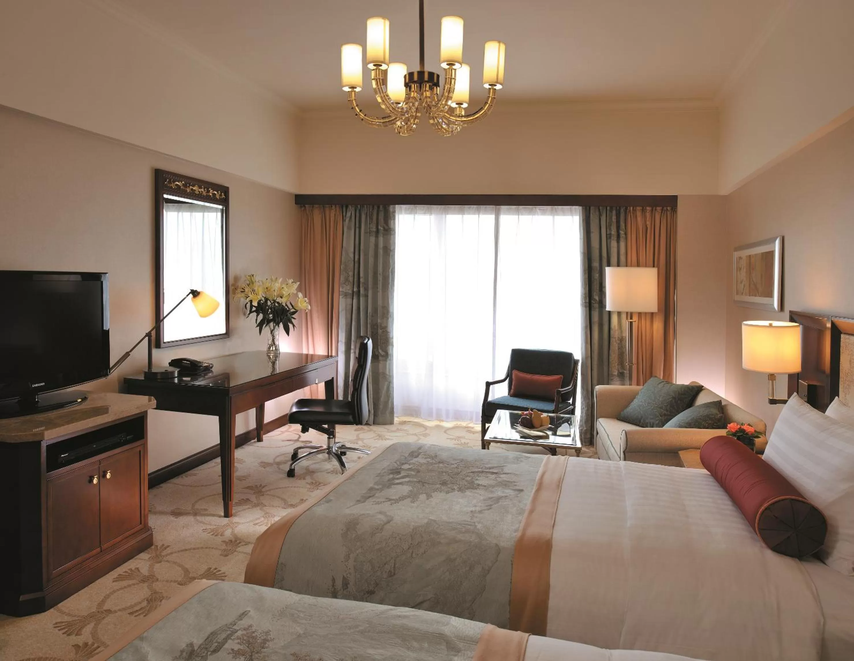 Photo of the whole room, Bed in Shangri-La Beihai