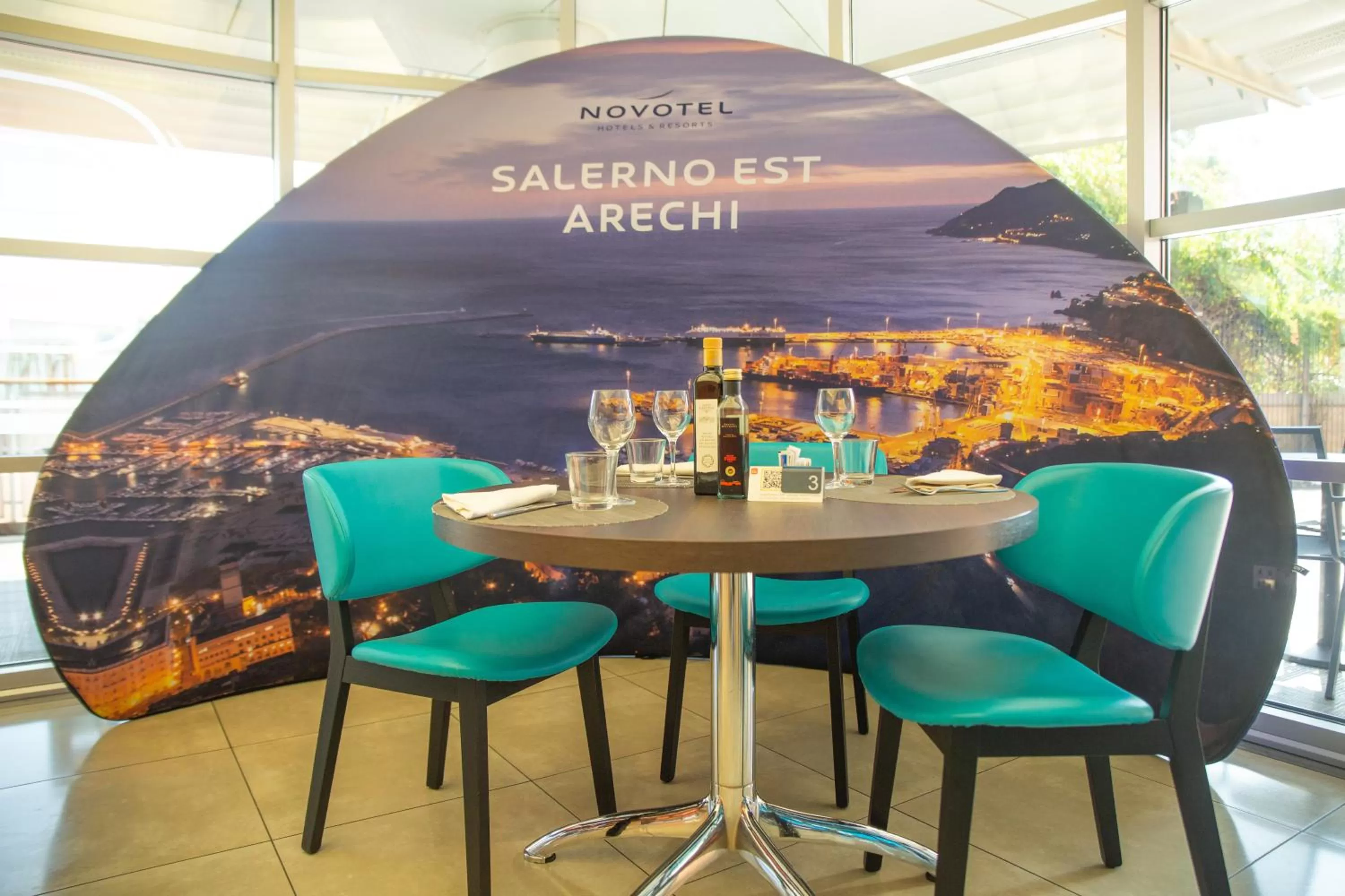 Restaurant/places to eat in Novotel Salerno Est Arechi