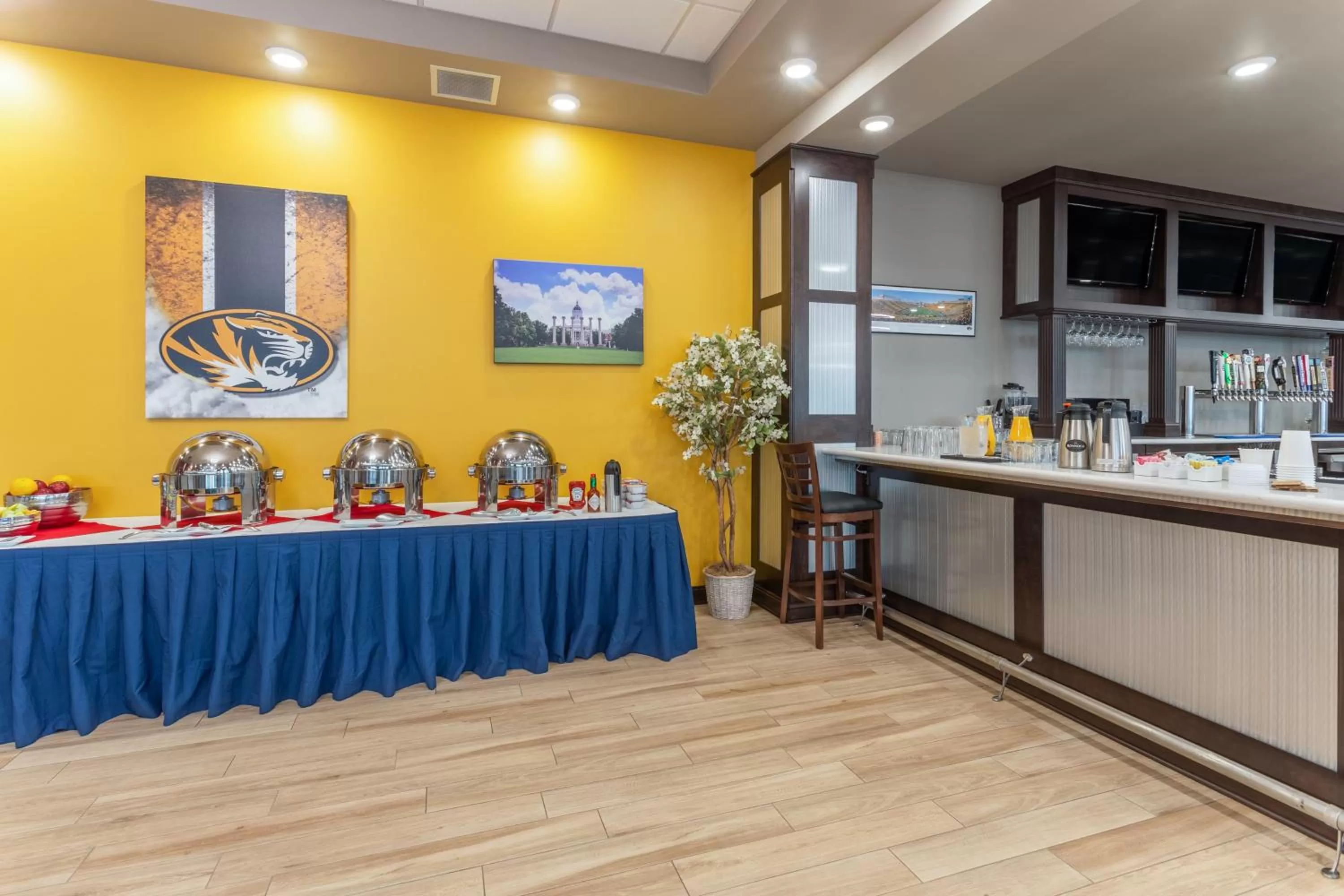 Restaurant/places to eat in Holiday Inn & Suites - Jefferson City by IHG