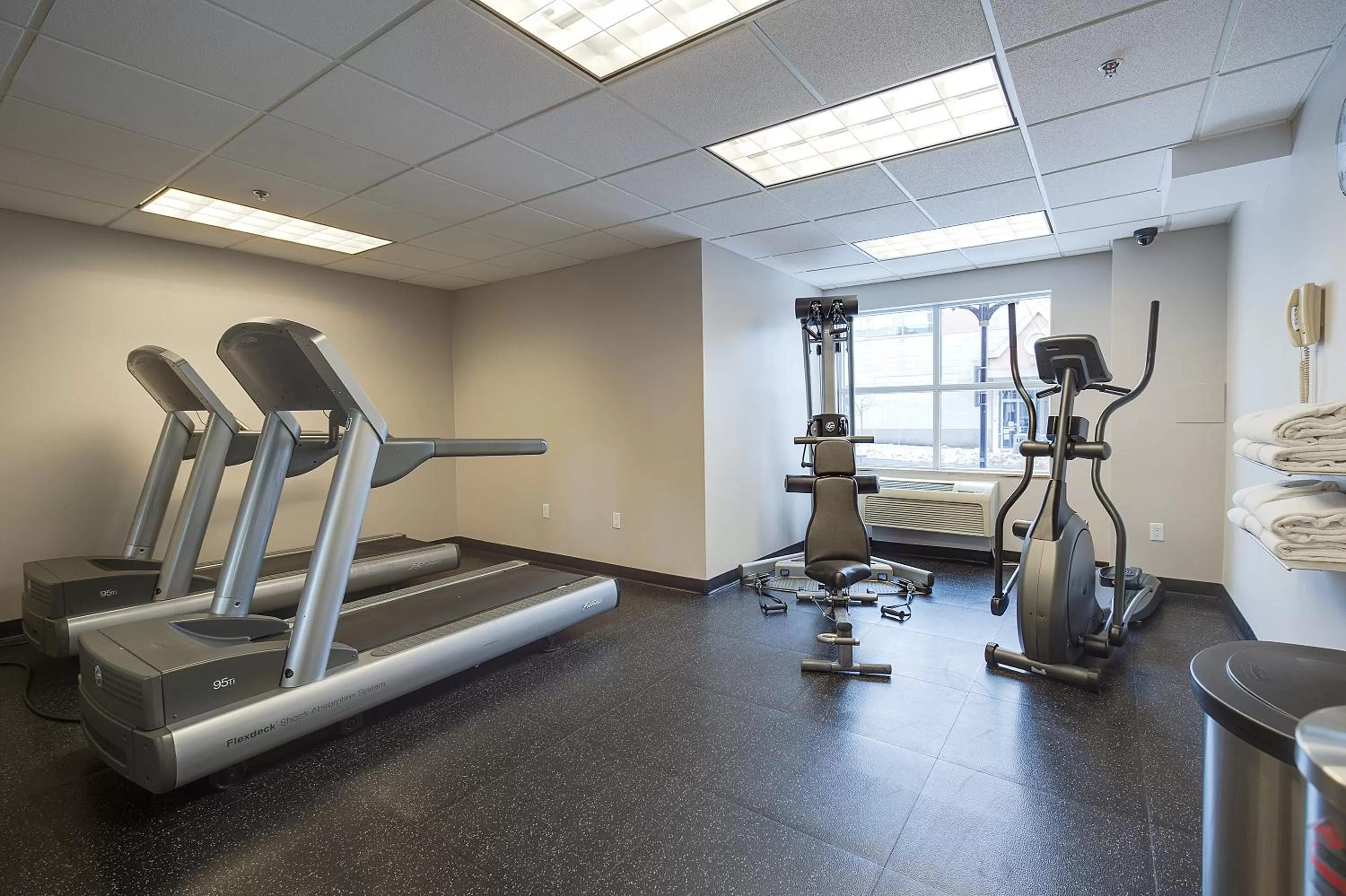 Fitness centre/facilities in Country Inn & Suites by Radisson, Niagara Falls, ON
