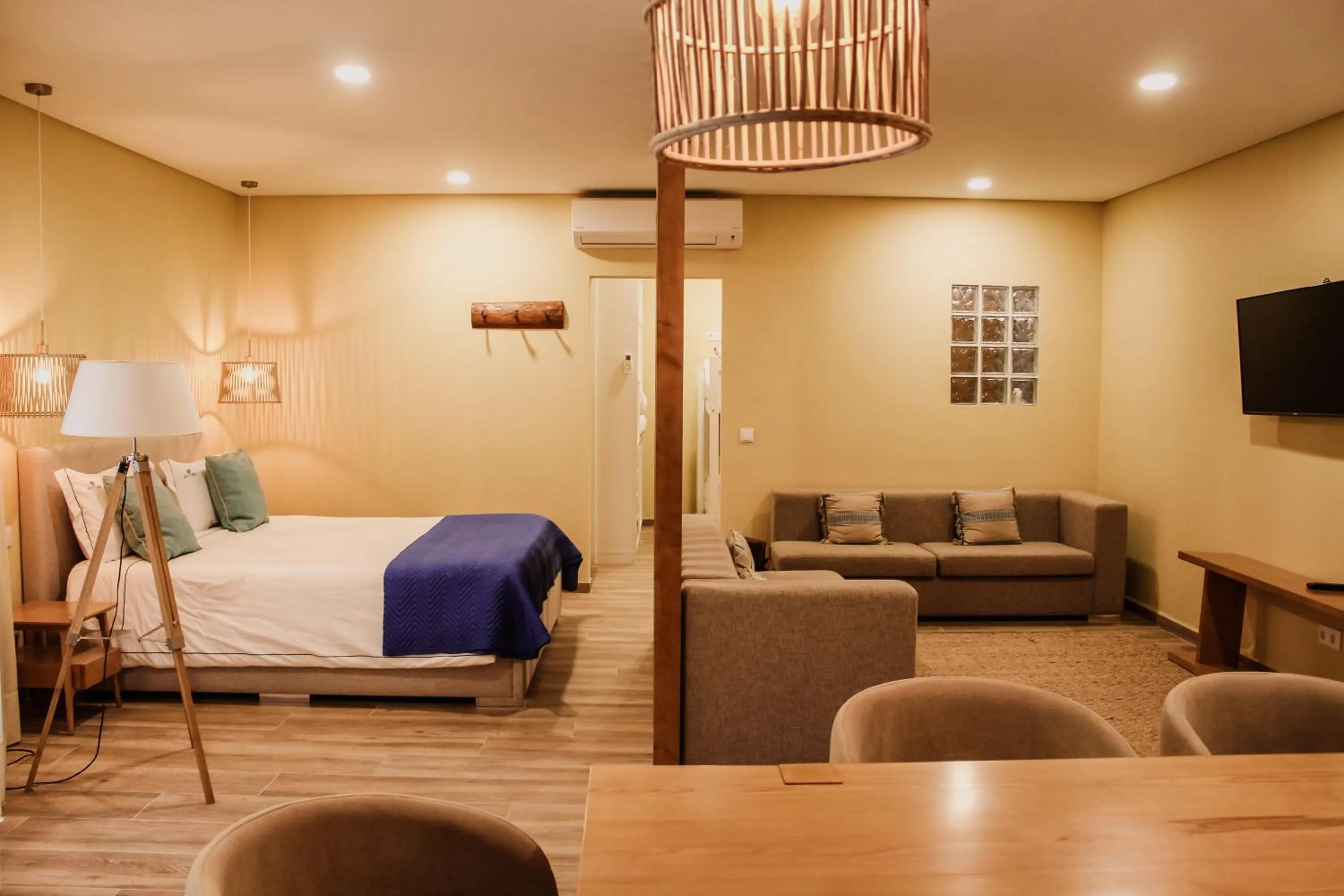 Seating area, Bed in Hotel Neptuno