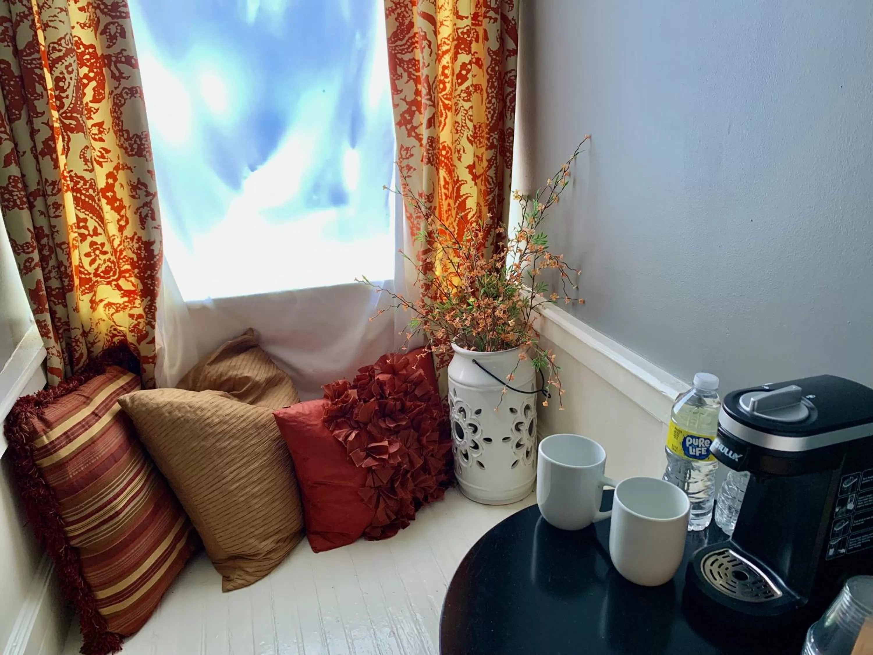 Coffee/tea facilities in The Beaumont House Natchez