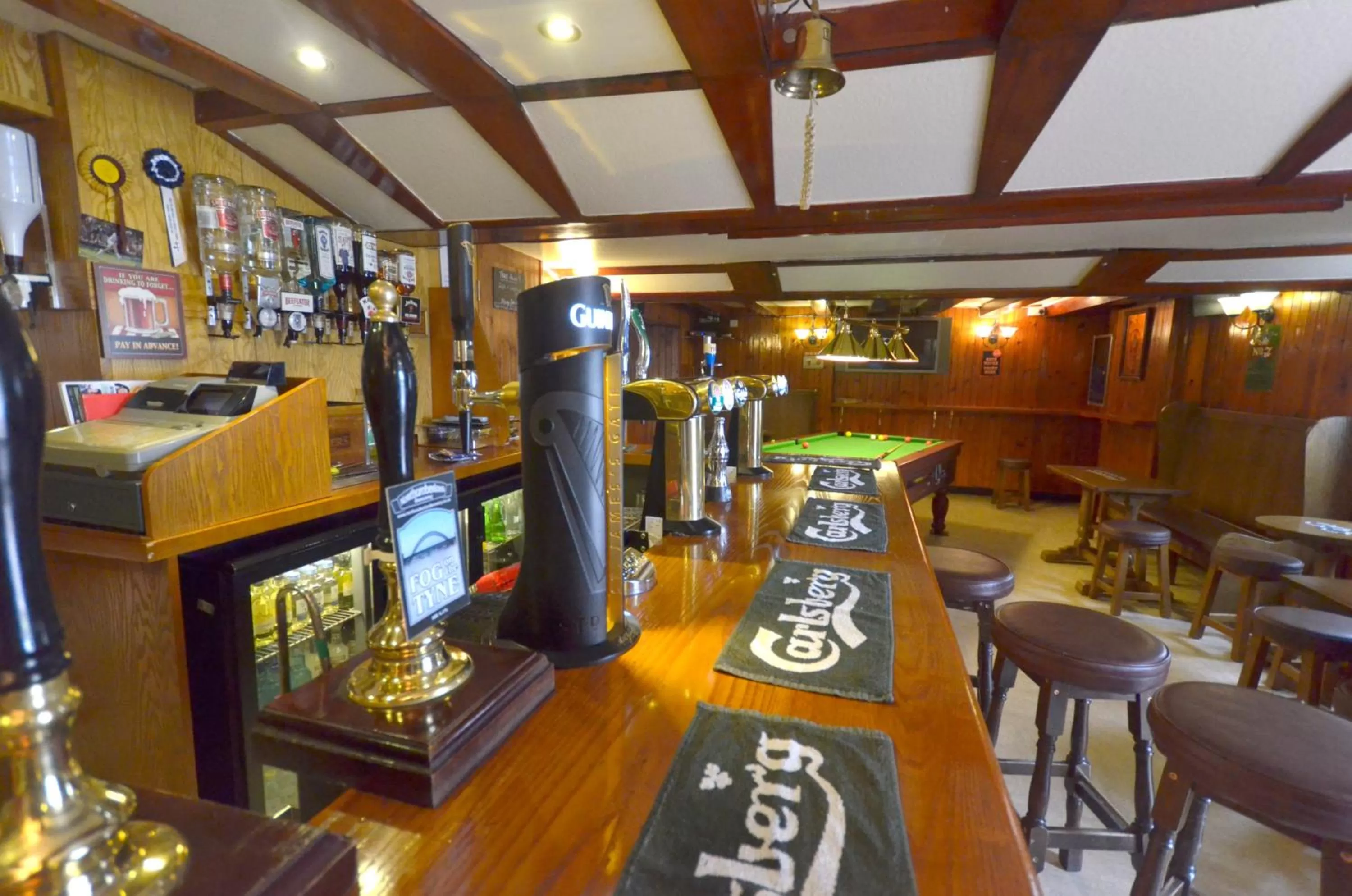 Lounge or bar in Auld Cross Keys Inn