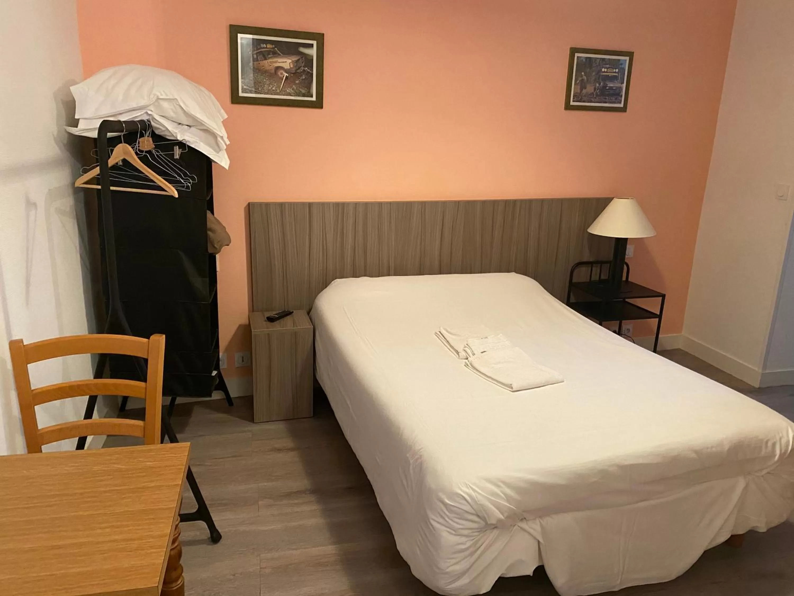 Photo of the whole room, Bed in Hotel le Faisan