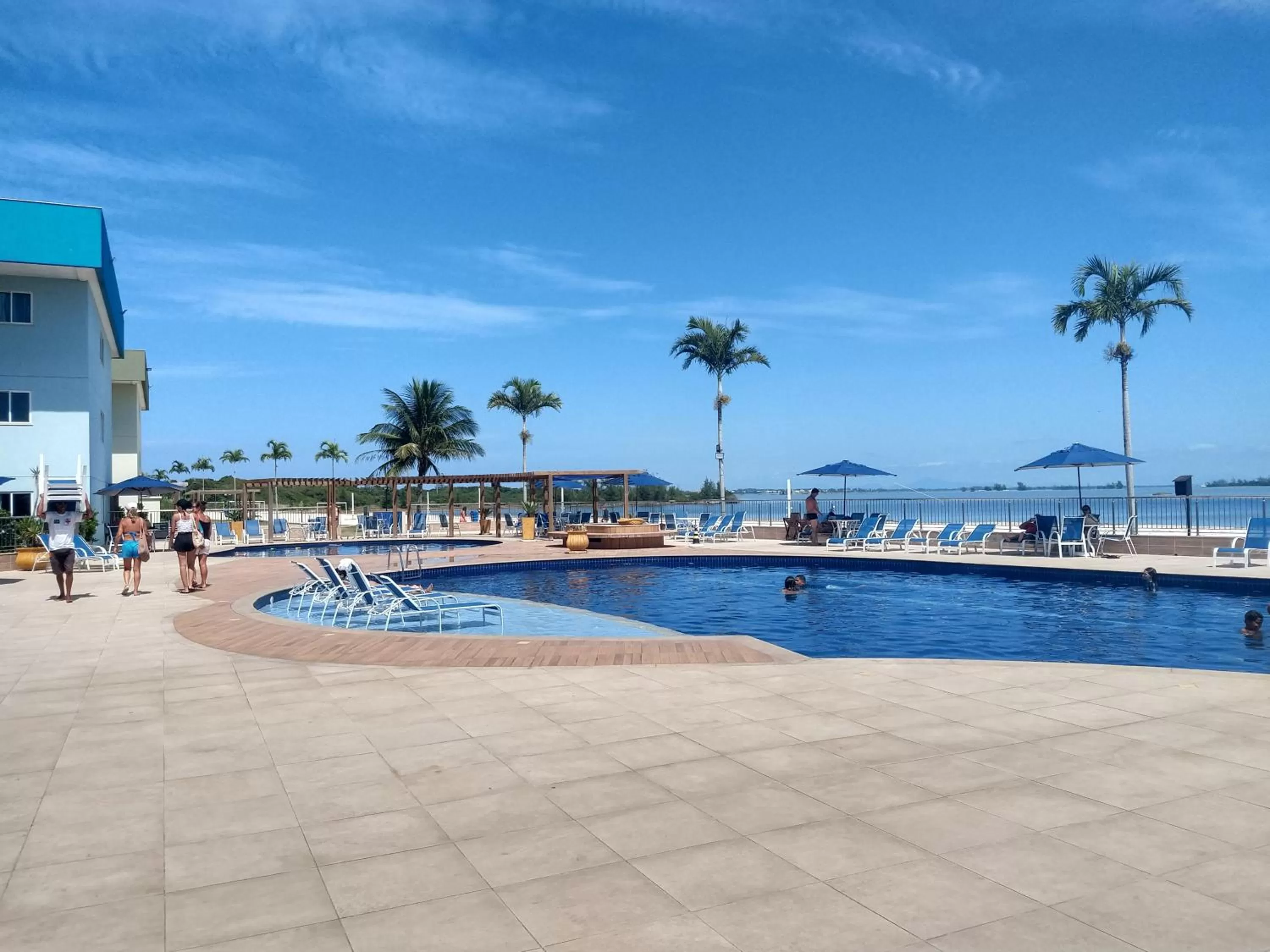 Pool view in Apartamento no Golden Lake - pé na areia, agua de côco e cervejinha