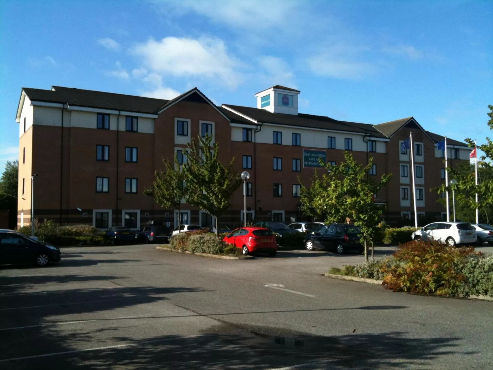 Facade/entrance in ibis Lincoln
