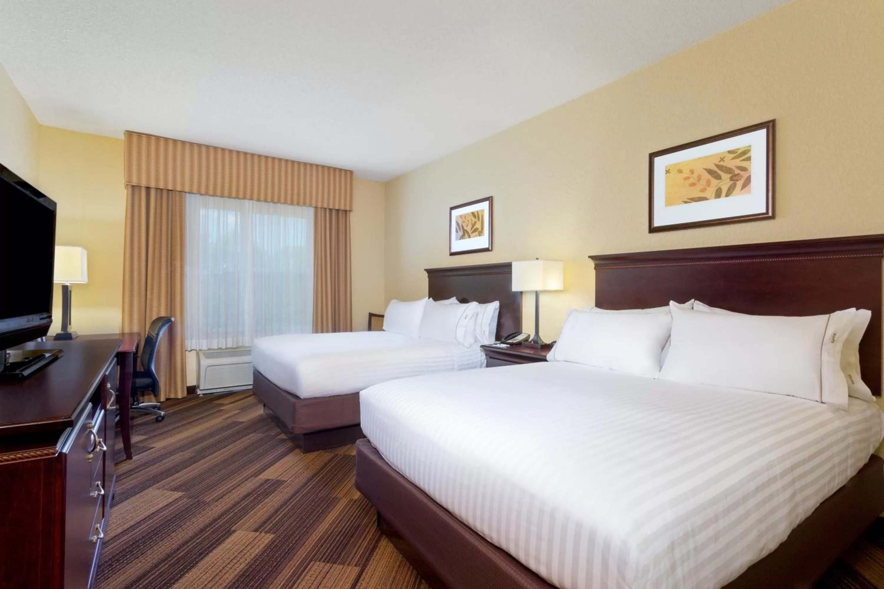 Queen Room with Two Queen Beds in Holiday Inn Express & Suites Lakeland North I-4, an IHG Hotel