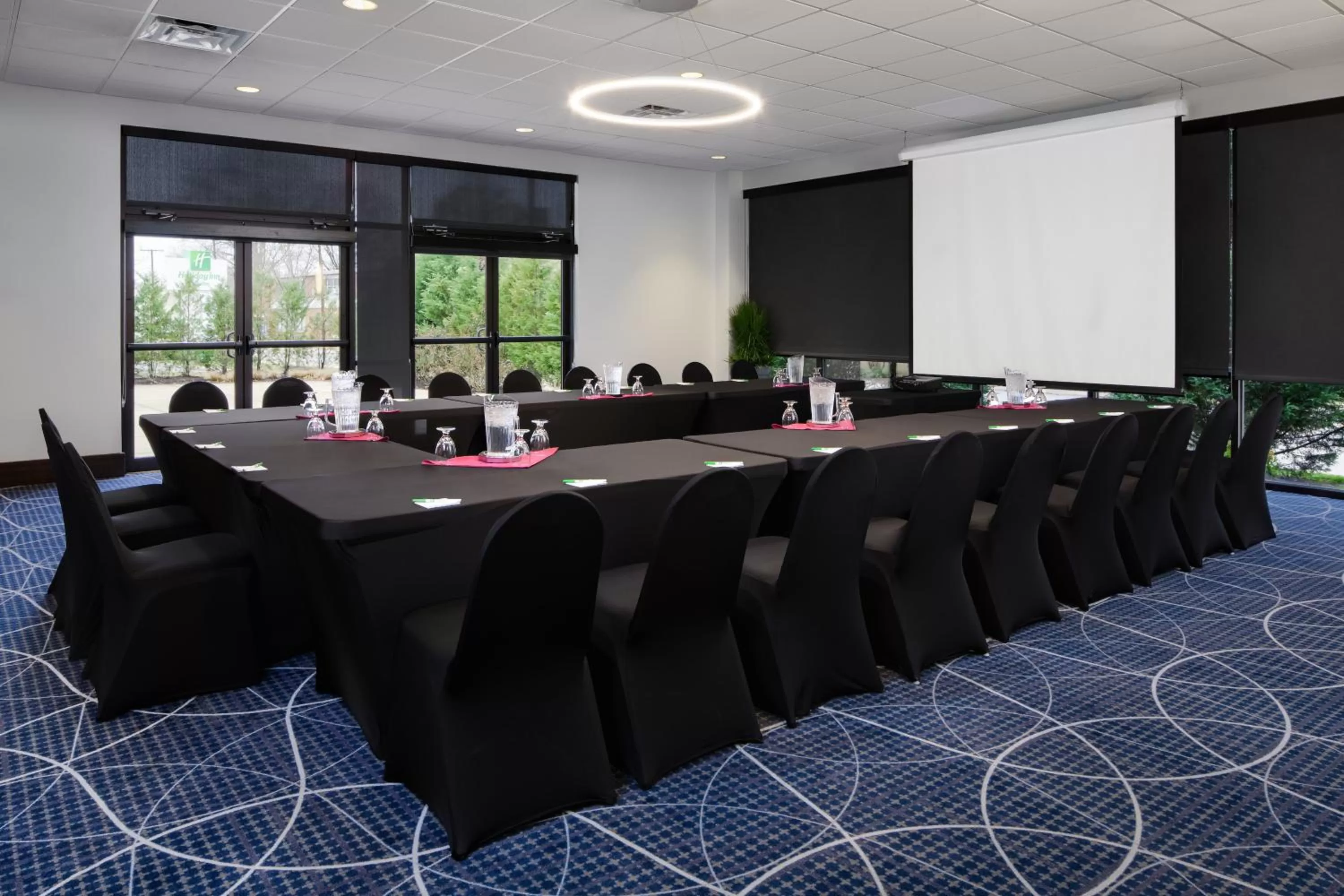 Meeting/conference room in Holiday Inn and Suites Charleston West by IHG