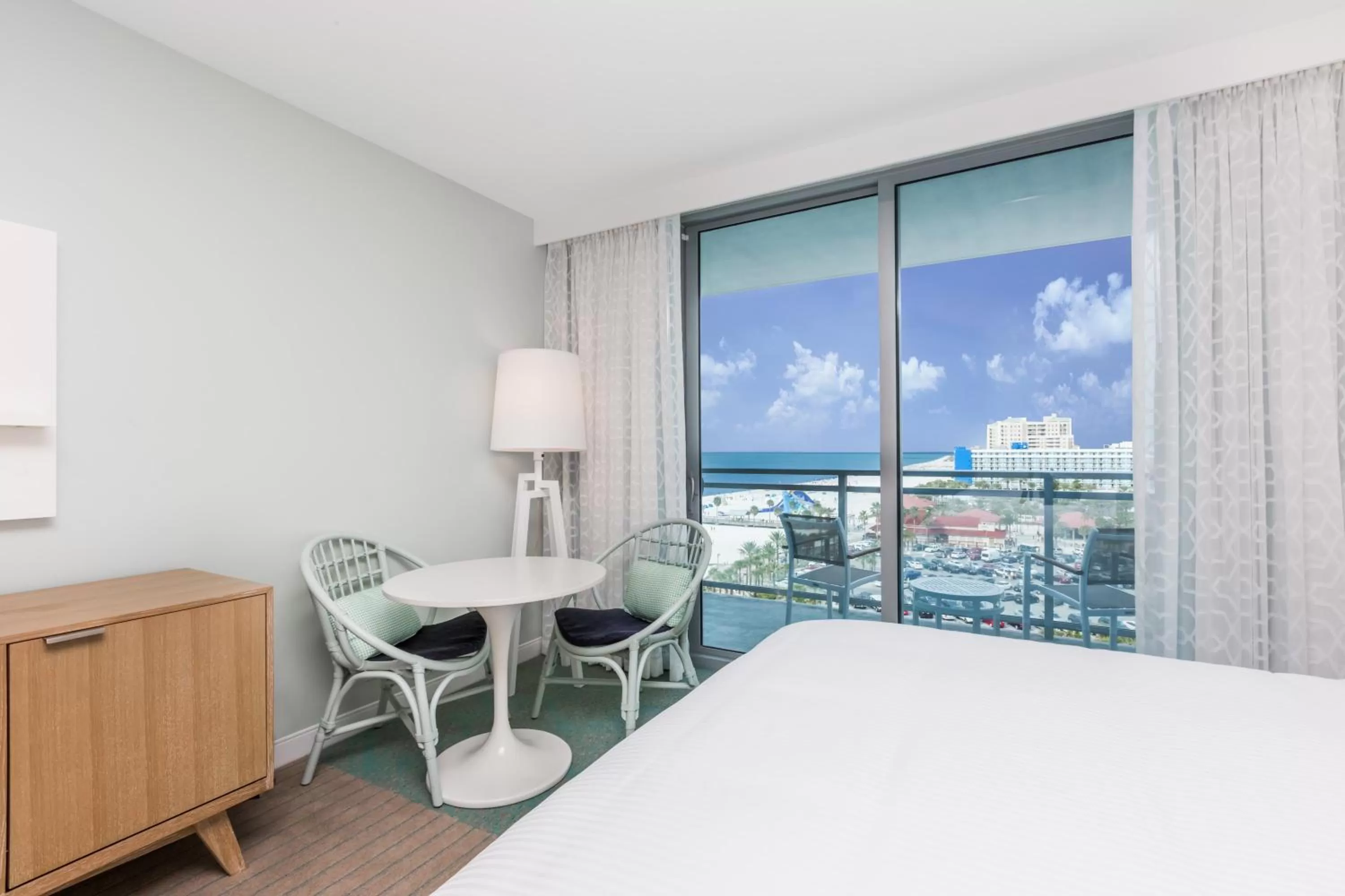 Balcony/Terrace, Bed in Wyndham Grand Clearwater Beach