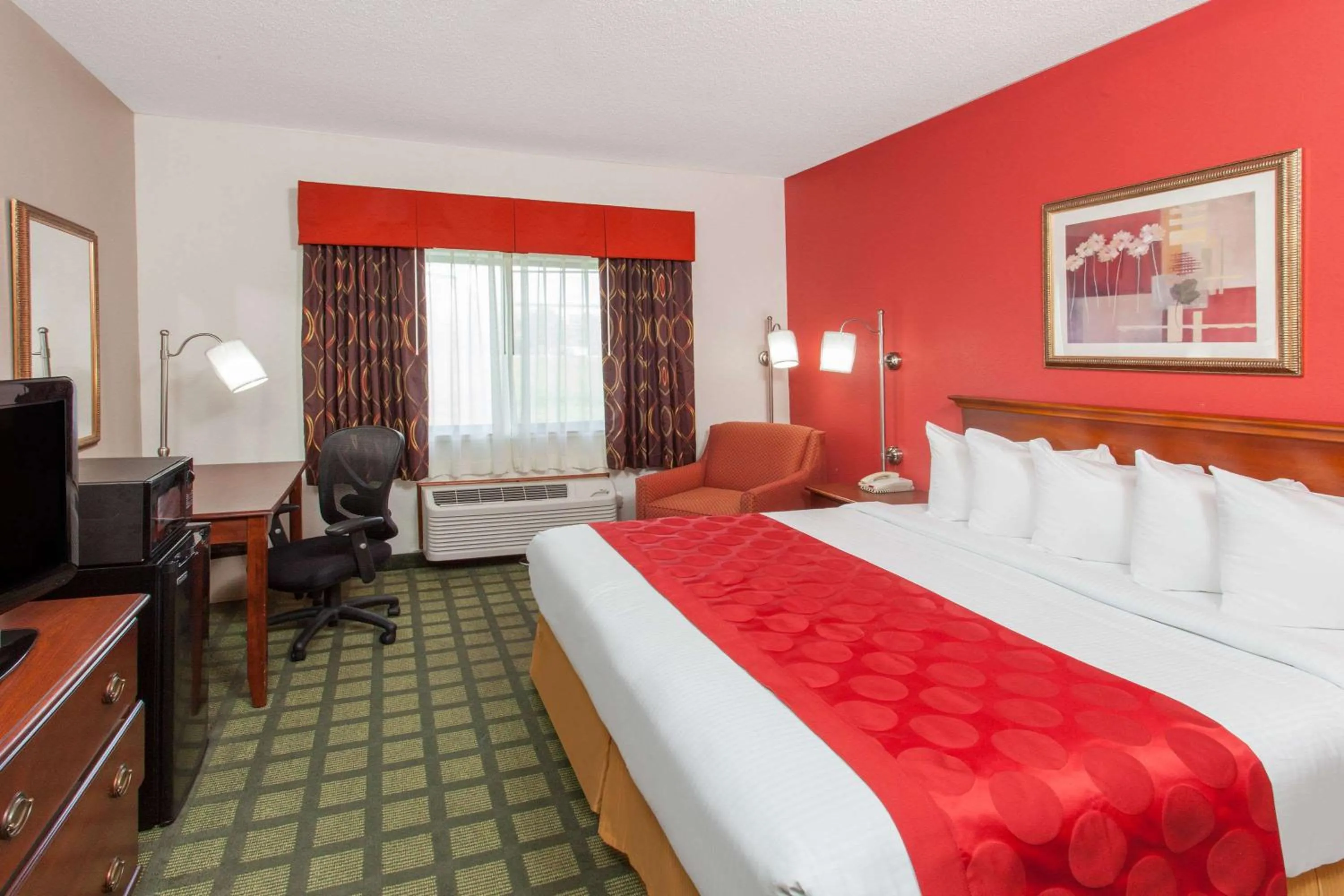 Photo of the whole room, Bed in Ramada Limited Decatur