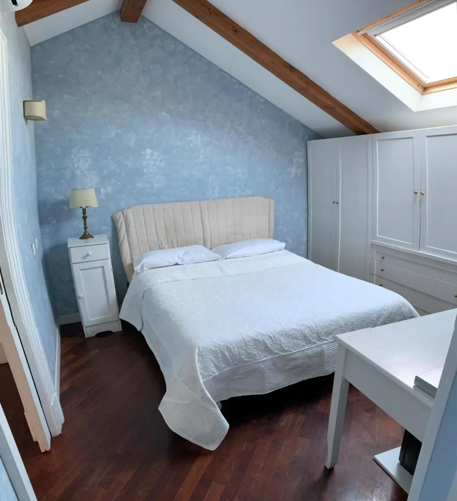 Photo of the whole room, Bed in The Secret Garden Relais