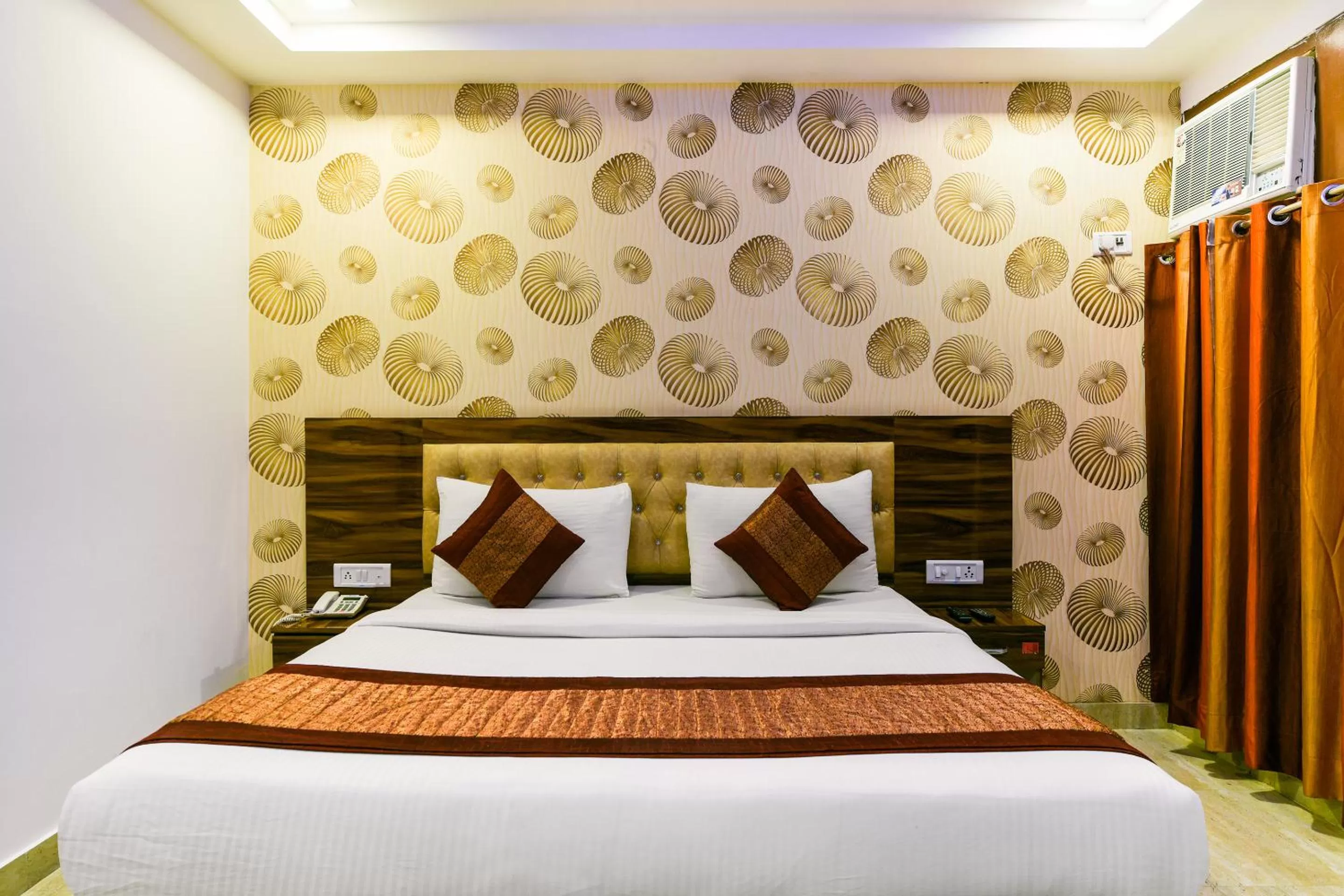 Bed in Hotel Pearl - Mahipalpur Delhi Airport