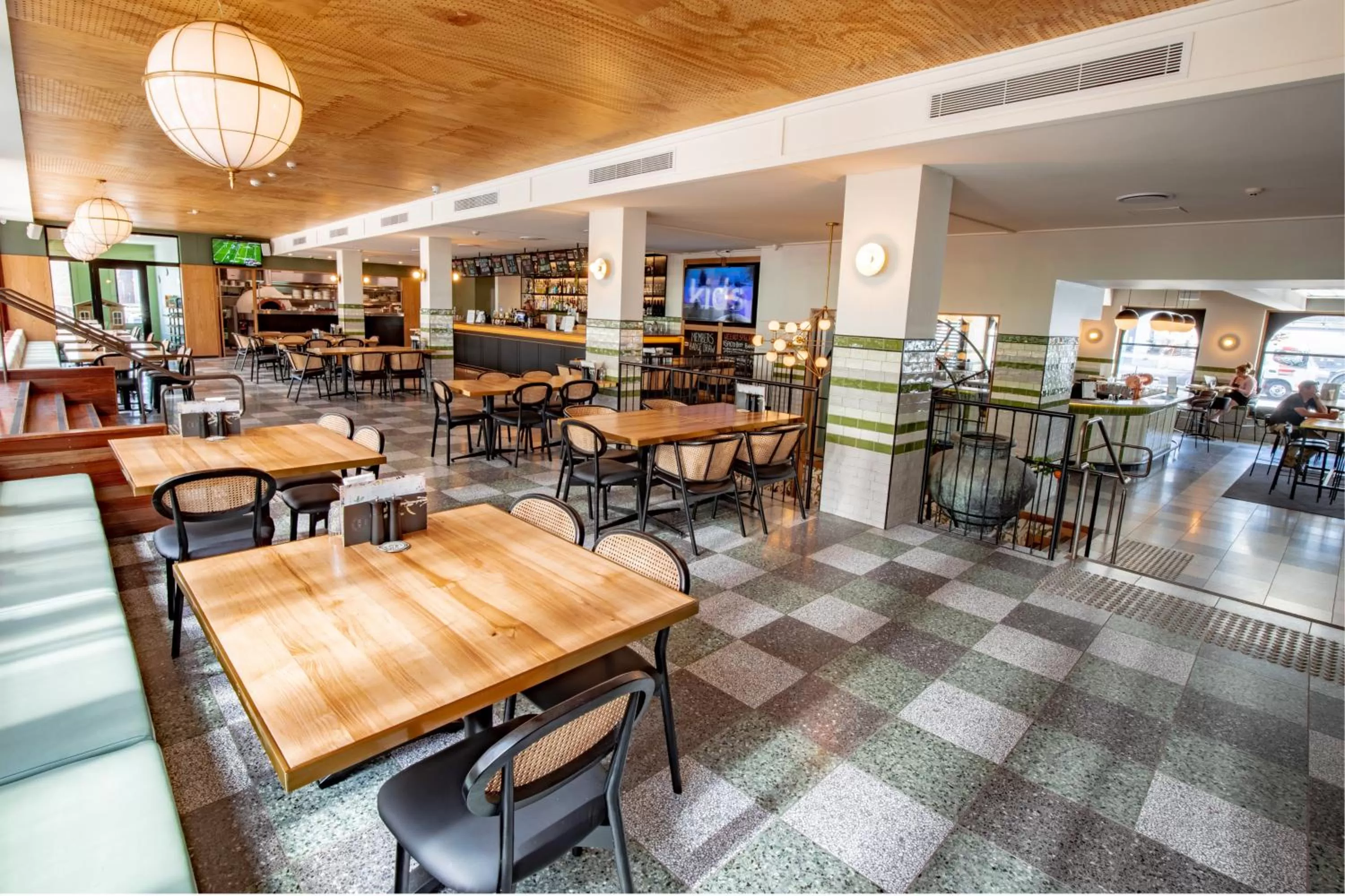 Restaurant/places to eat in Southern Cross Hotel