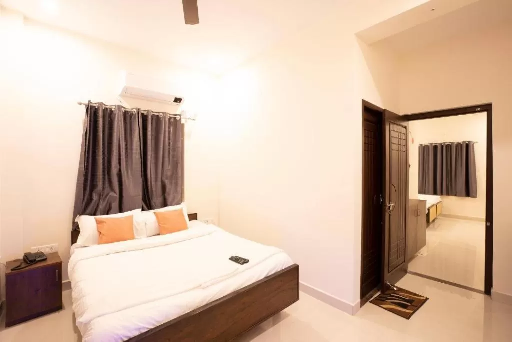 Photo of the whole room, Bed in Thiru Pavilion Retreat