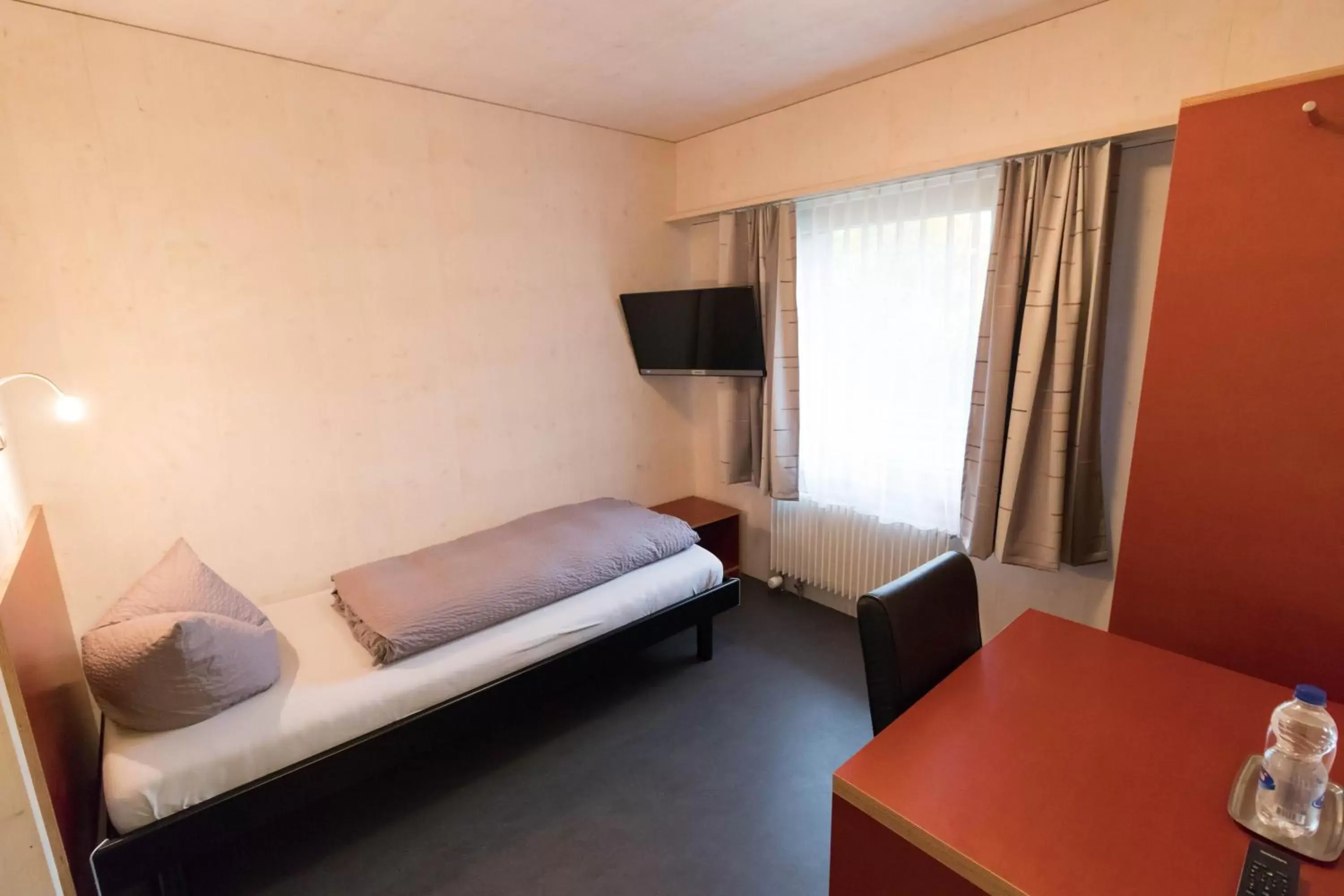 Single Room with Shower - single occupancy in Gasthaus Ochsen Single Room with Shower - single occupancy in Gasthaus Ochsen