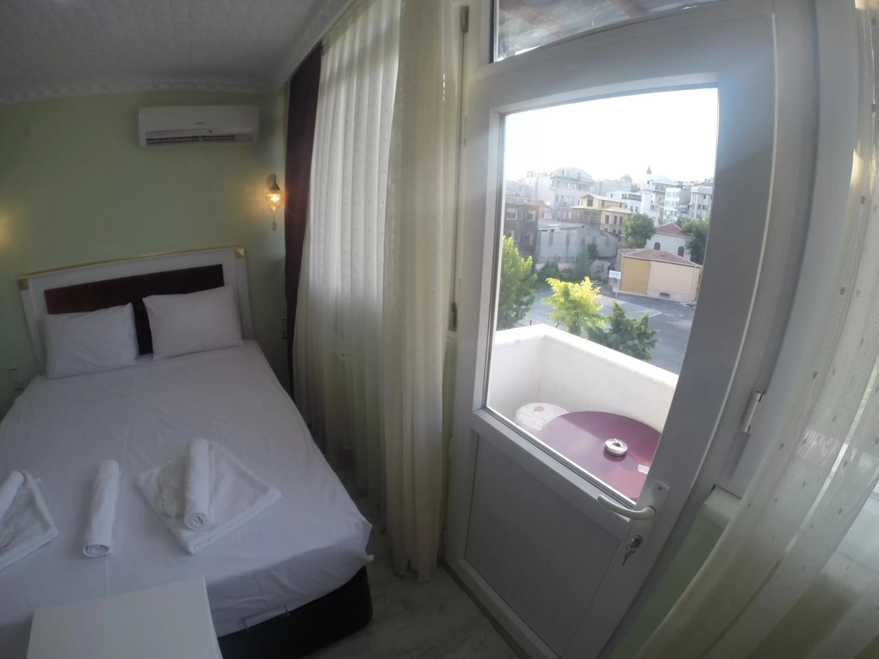 Balcony/Terrace, Bed in Arat Apartments