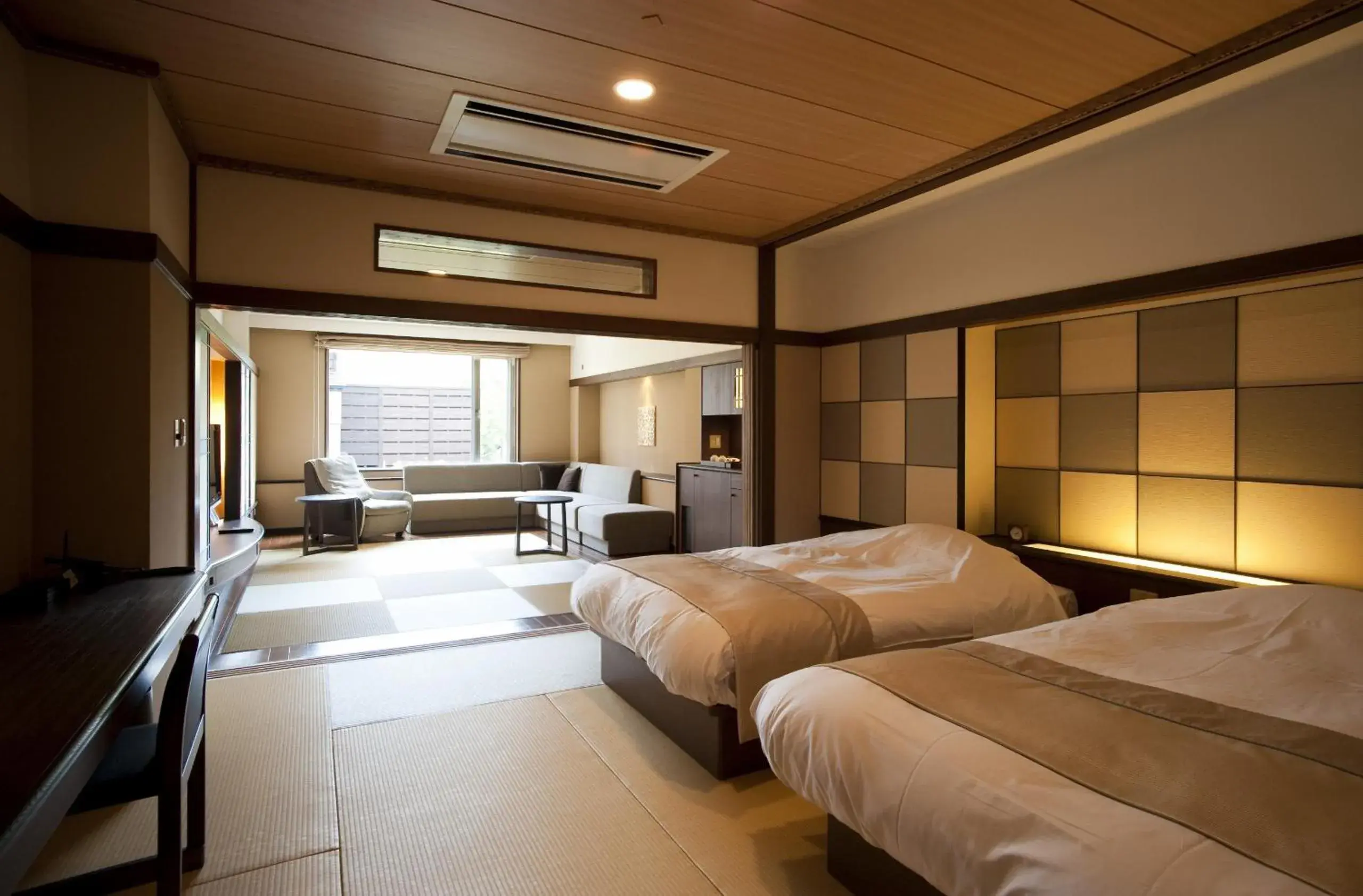 Room with Tatami Area - Buffet Breakfast + Buffet Dinner Included in Lake Shikotsu Tsuruga Resort Spa Mizu no Uta Room with Tatami Area - Buffet Breakfast + Buffet Dinner Included in Lake Shikotsu Tsuruga Resort Spa Mizu no Uta