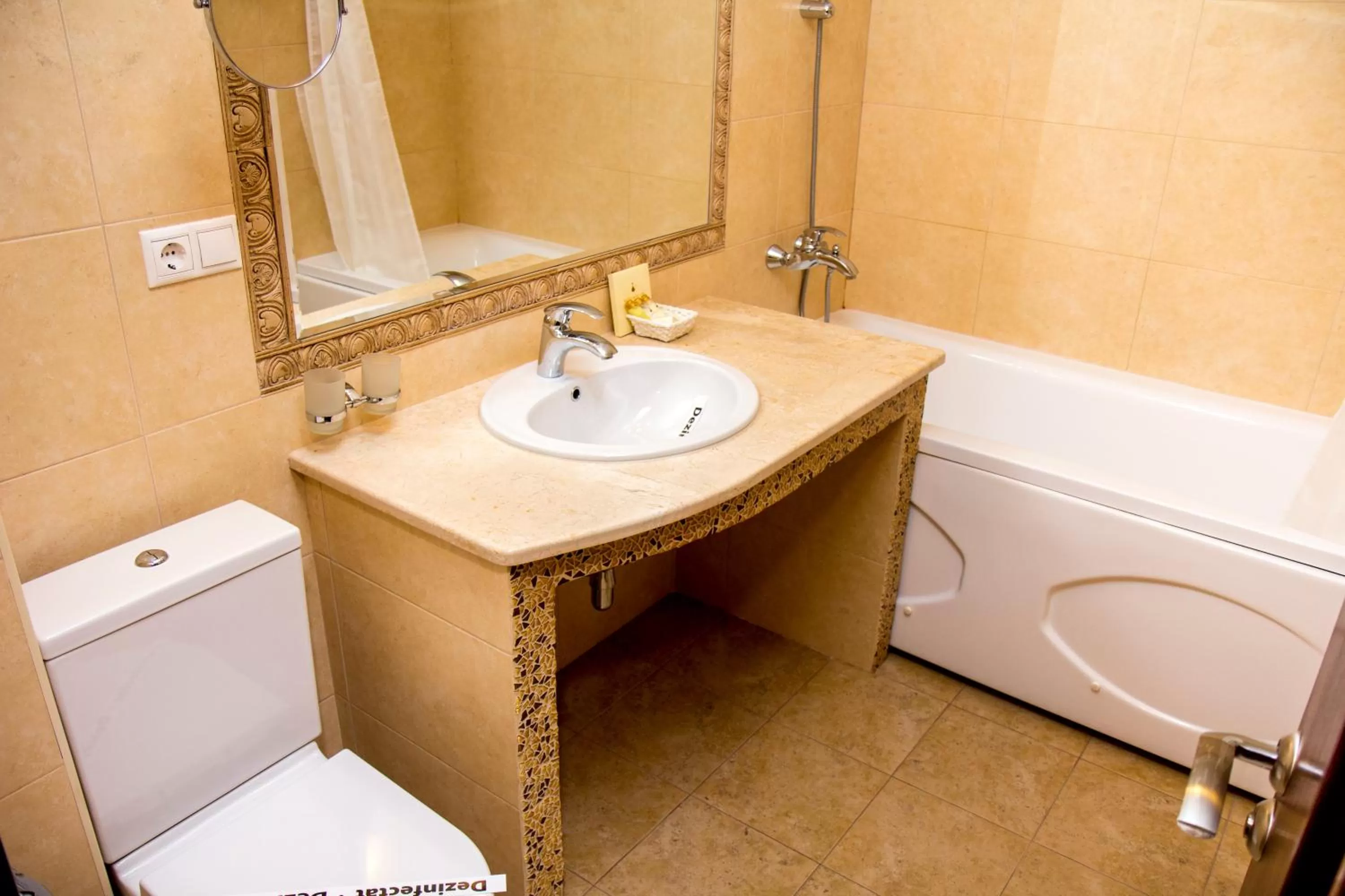 Shower in Klassik Hotel