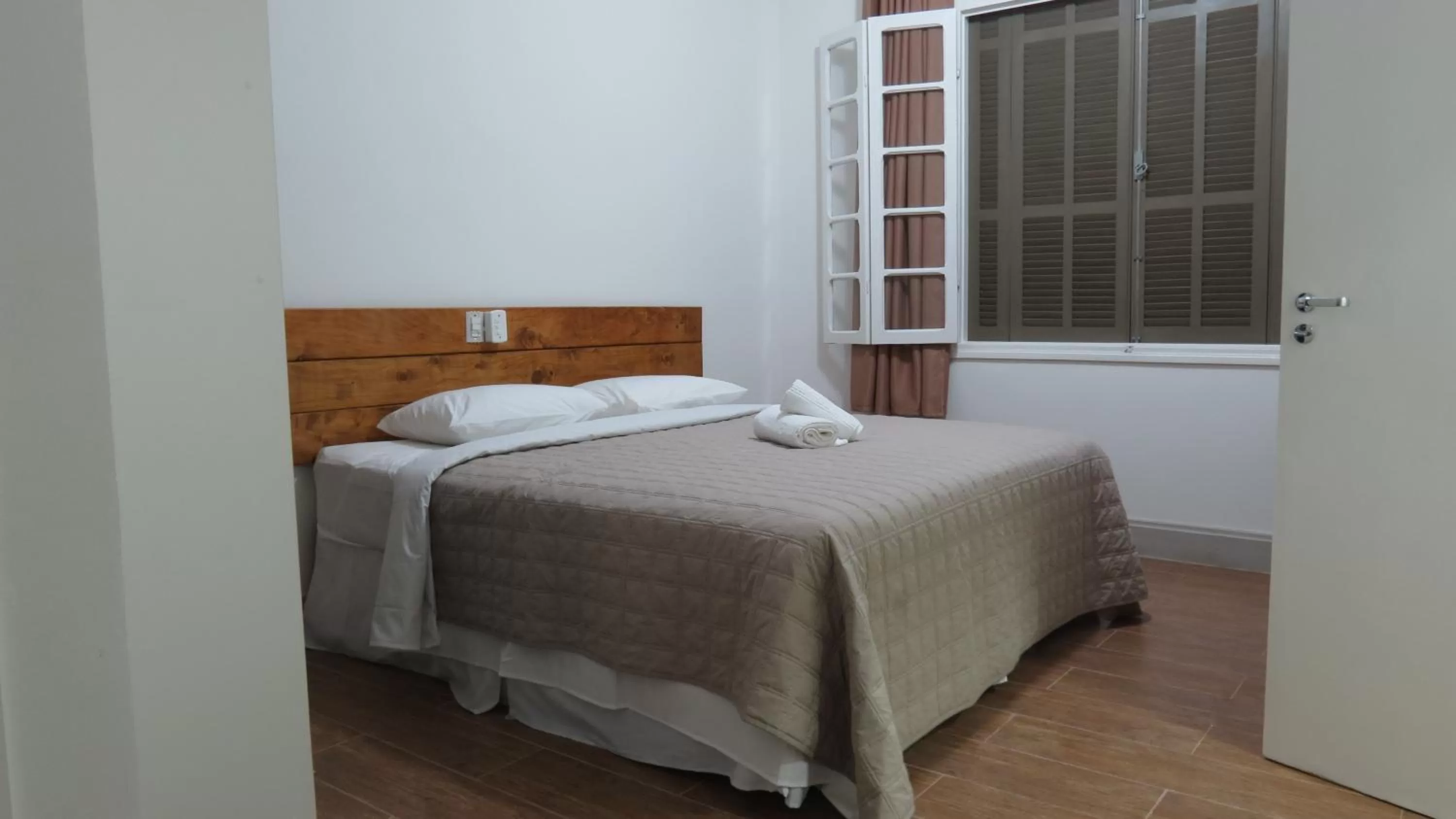 Bathroom, Bed in Pousada Sagrados Corações