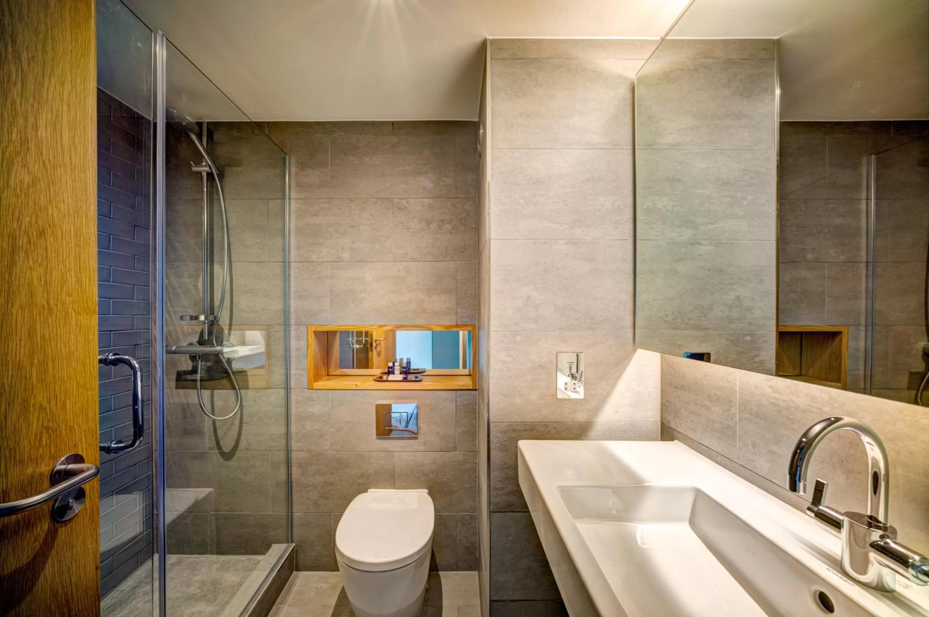 Shower in Apex City of Glasgow Hotel