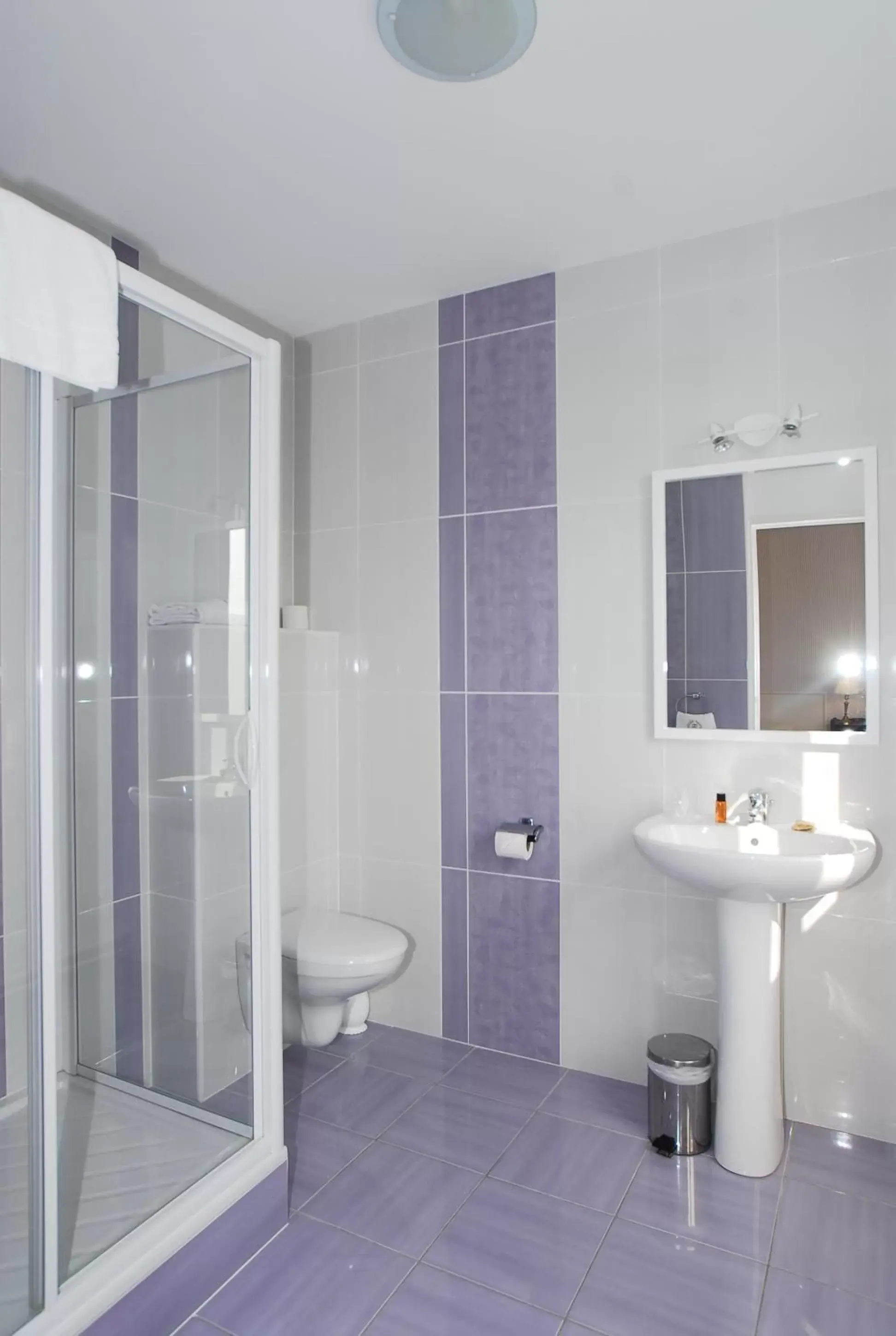 Comfort Double Room in The Originals Boutique, Hôtel Terminus, Bourg-en-Bresse Gare (Qualys-Hotel) Comfort Double Room in The Originals Boutique, Hôtel Terminus, Bourg-en-Bresse Gare (Qualys-Hotel)