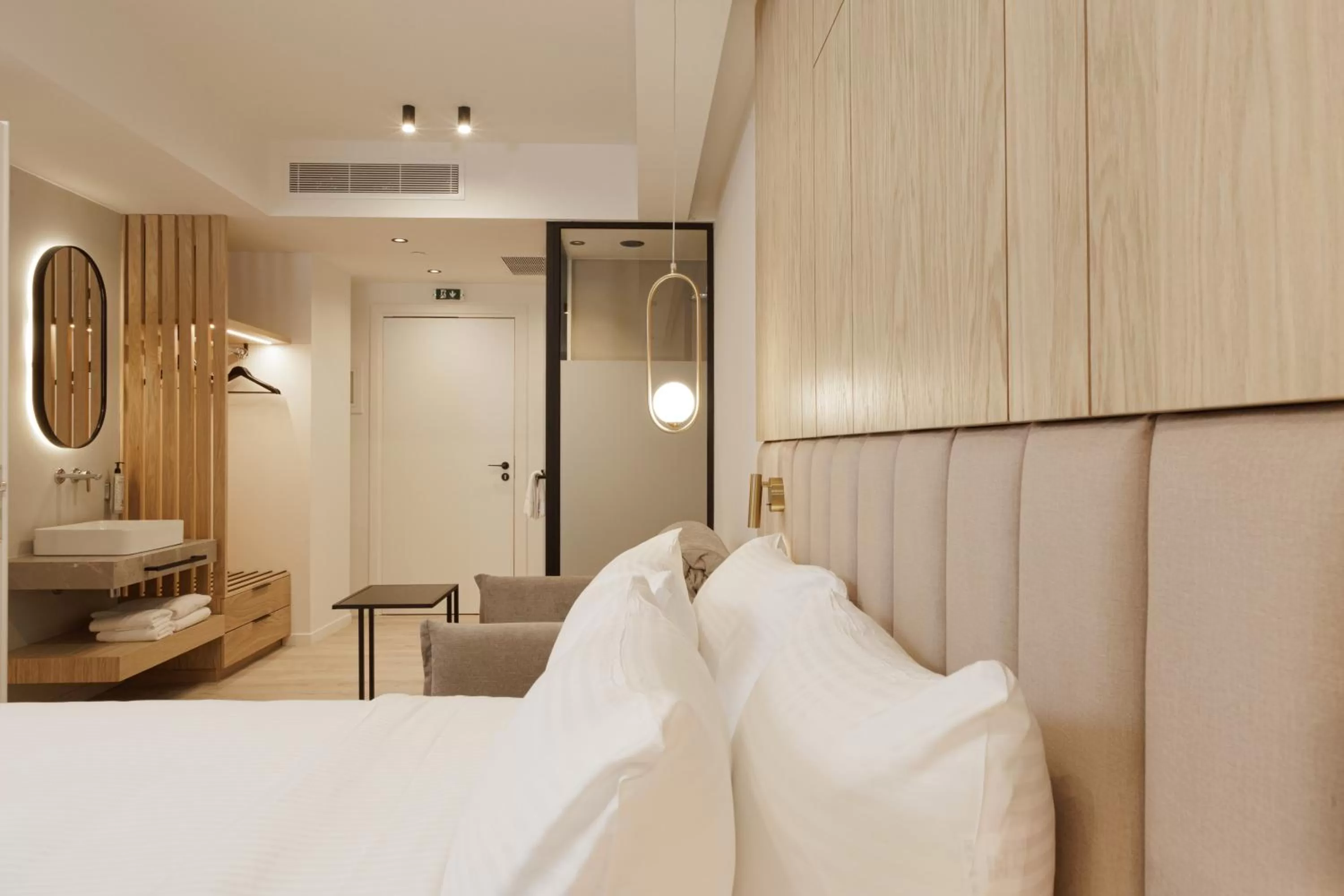 Bed in LUX&EASY Signature Syngrou 234