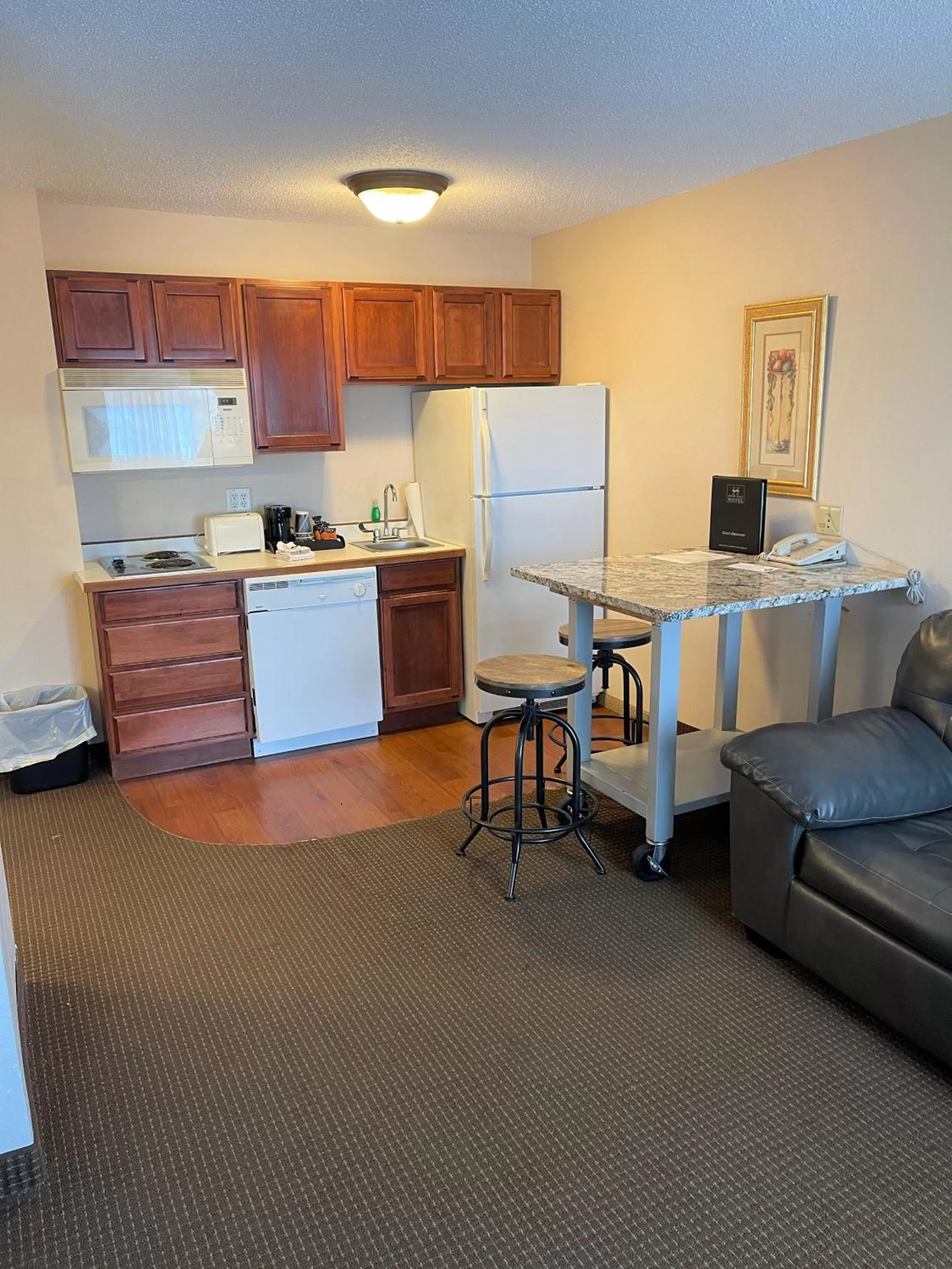 River Hills Hotel- Mankato