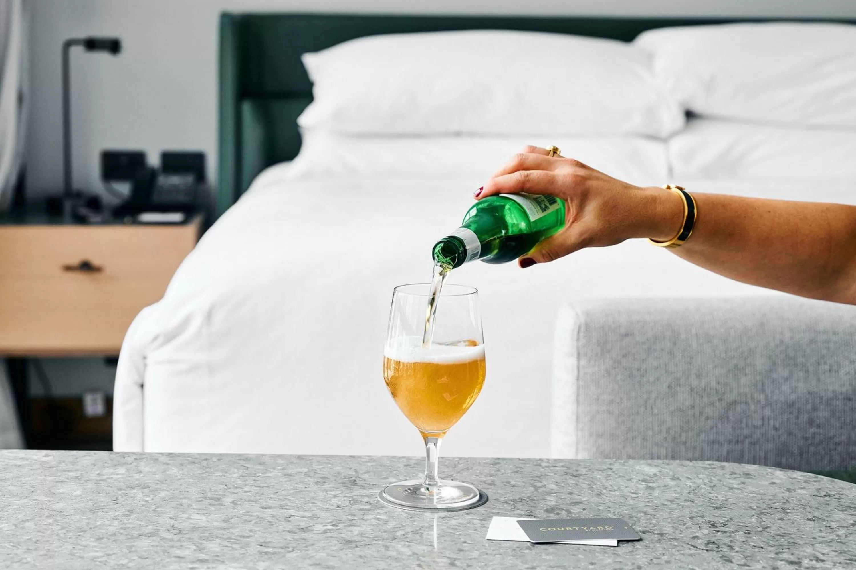 Restaurant/places to eat, Bed in Courtyard by Marriott Melbourne Flagstaff Gardens