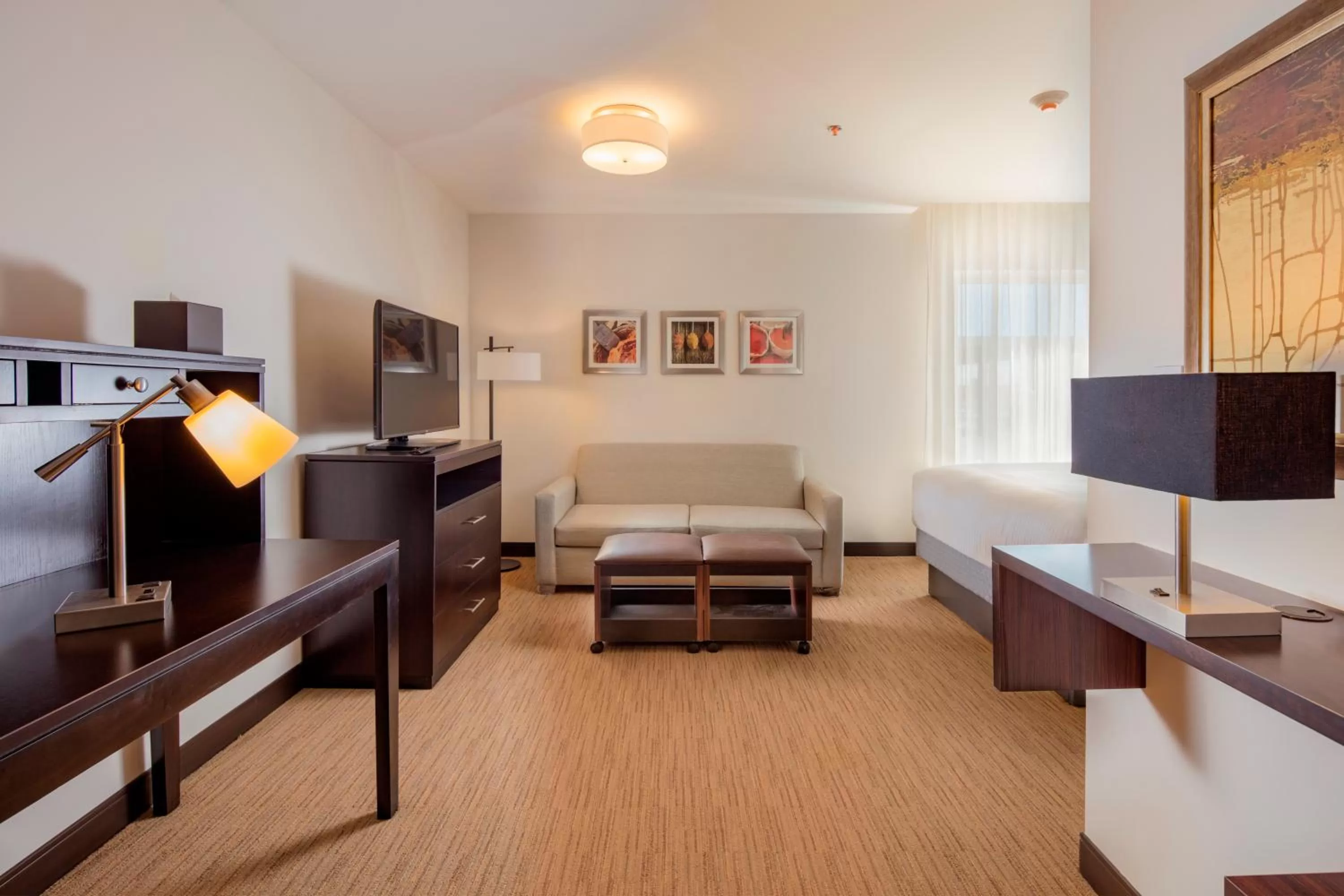 Living room, TV/Entertainment Center in Staybridge Suites - Irapuato, an IHG Hotel
