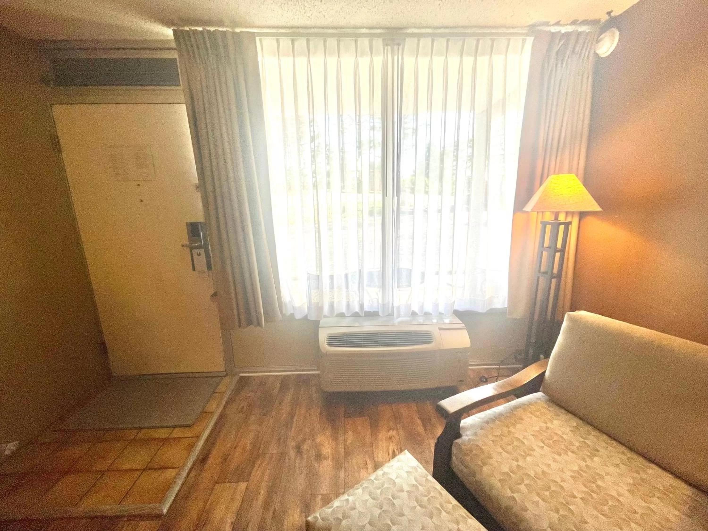 Facade/entrance in Eureka Springs Heritage Motel