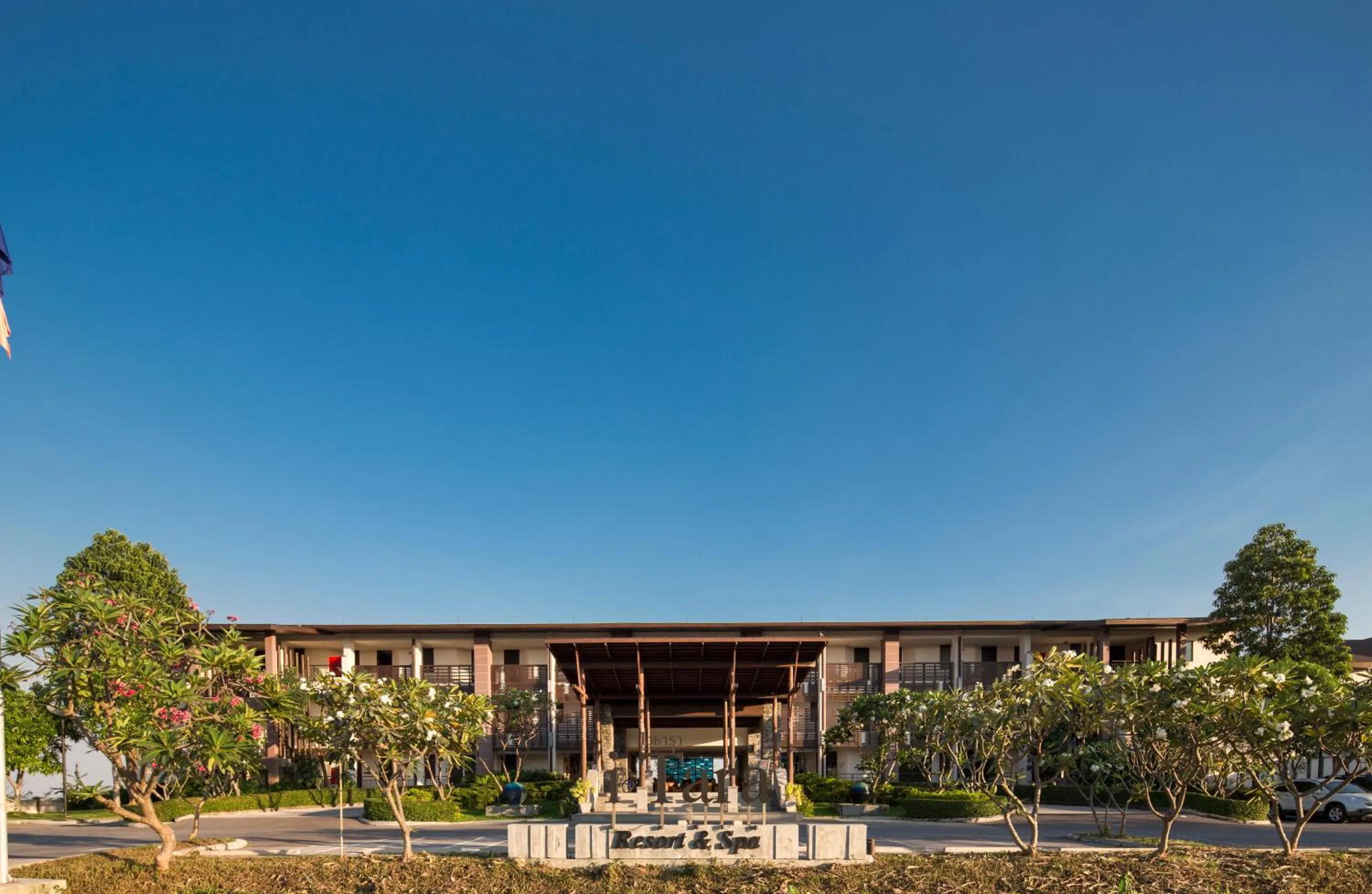 Facade/entrance in i Tara Resort & Spa