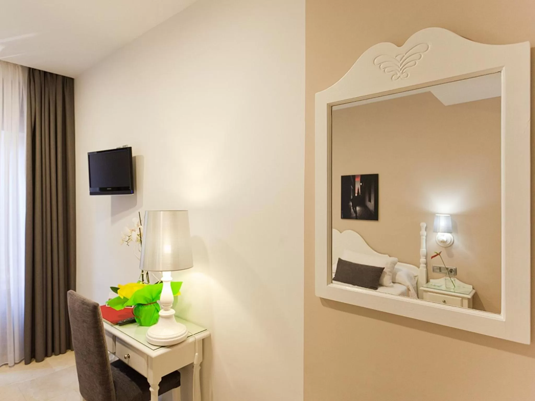 Decorative detail, Bed in Hotel Carlos V