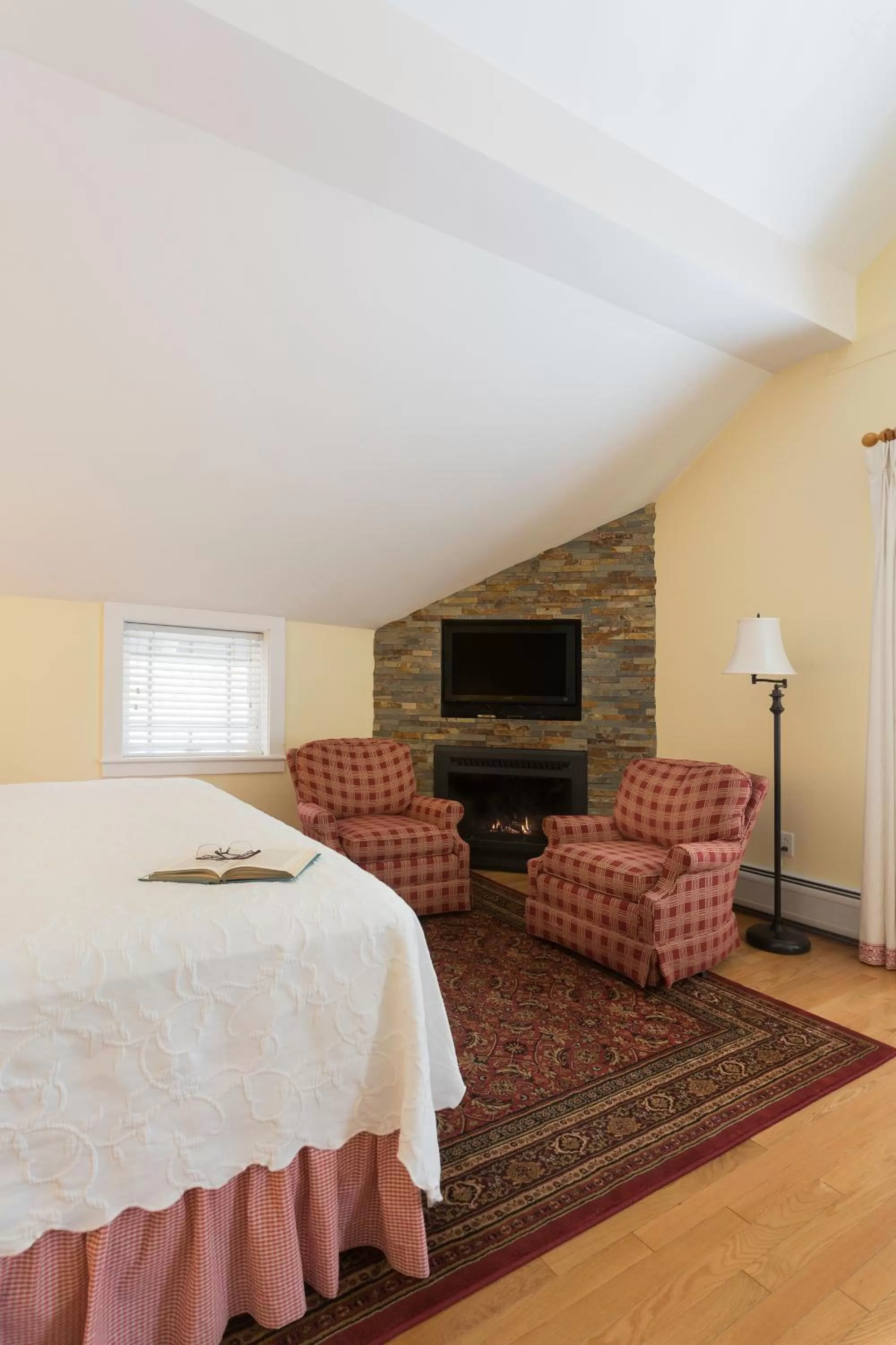 TV and multimedia, Bed in The Inn at Manchester