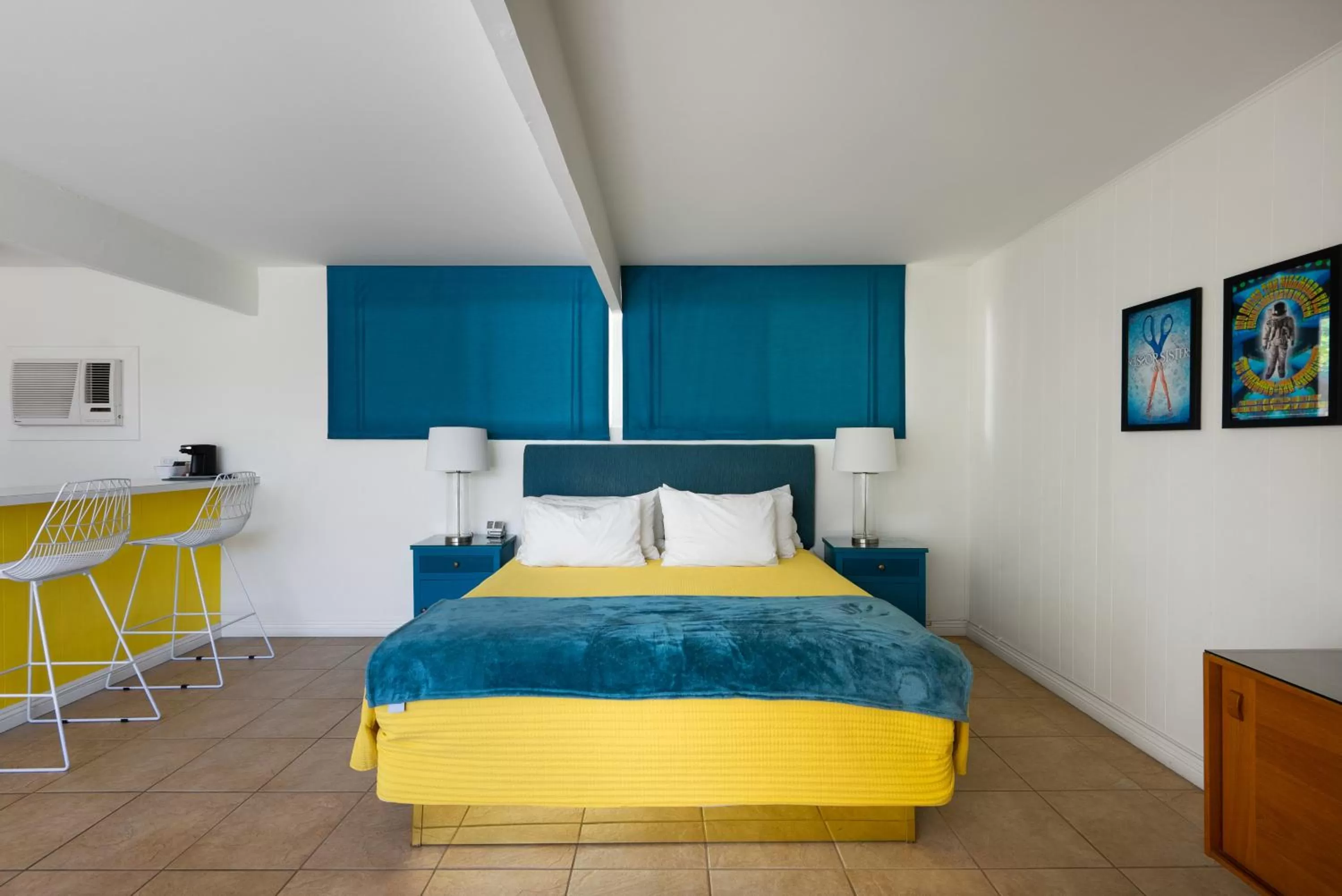 Bed in The Monkey Tree Hotel by AvantStay