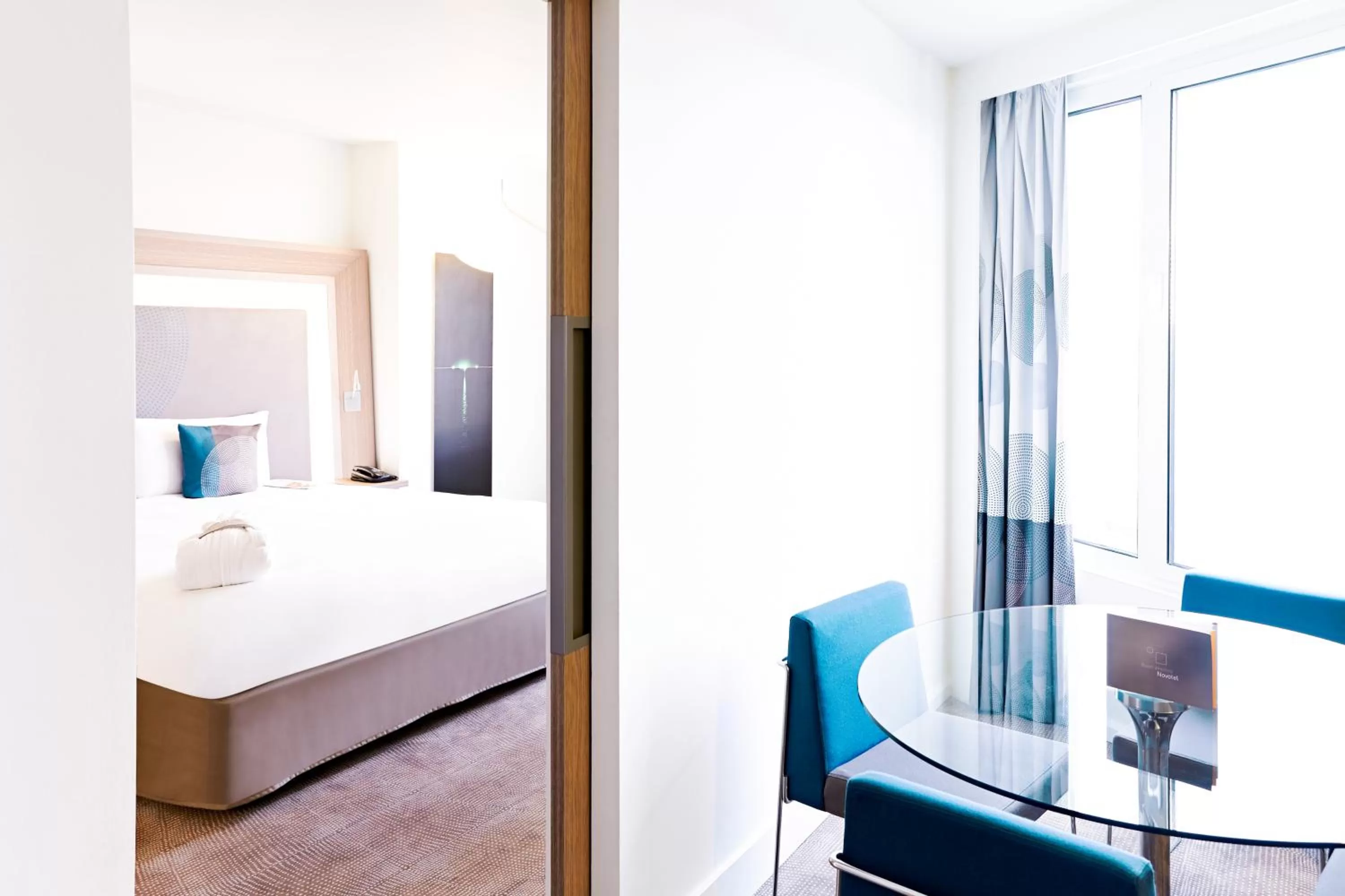 Bed in Novotel London Brentford