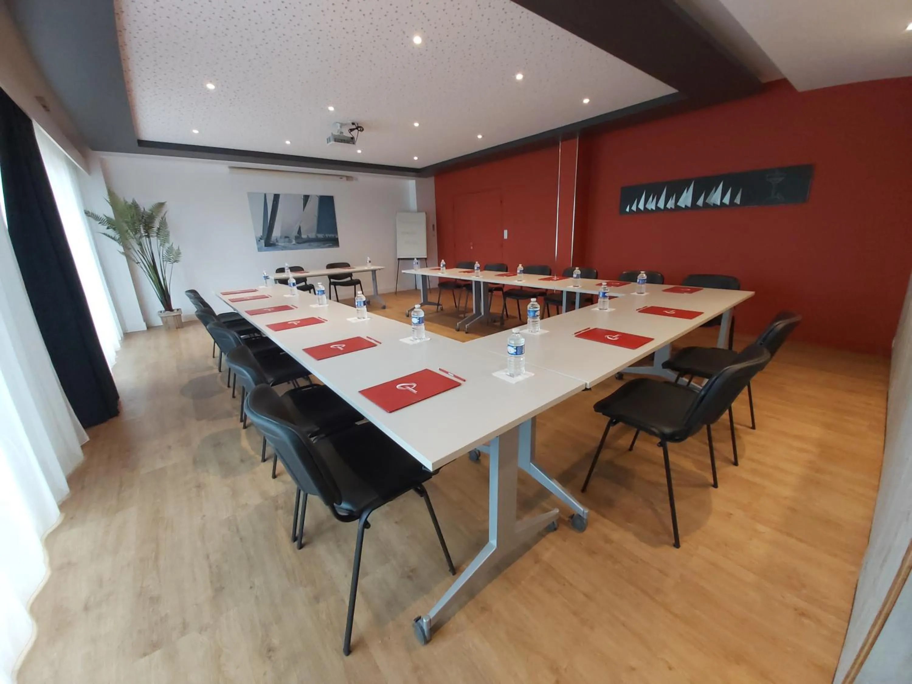 Meeting/conference room in The Originals Boutique, Hôtel Admiral's, Les Sables-d'Olonne