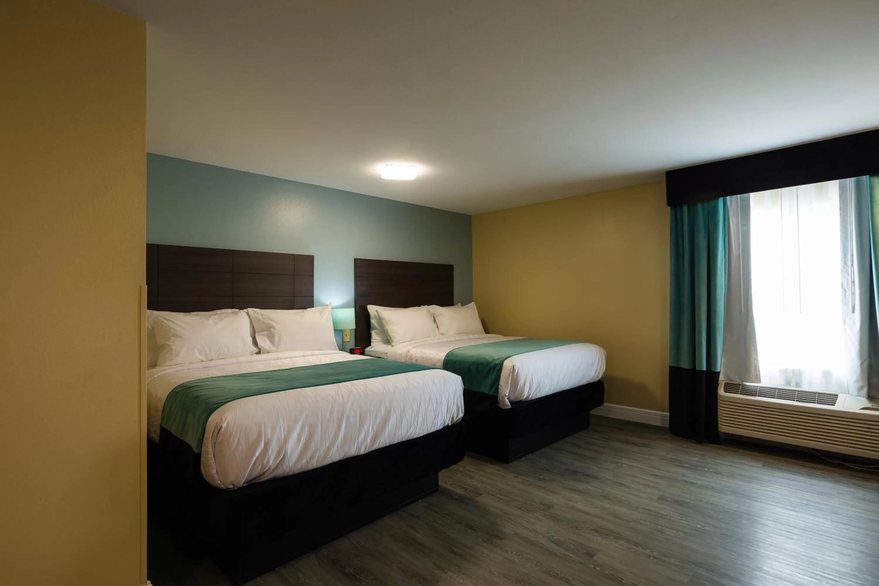 Bedroom, Bed in Hawthorn Extended Stay by Wyndham Saint Robert