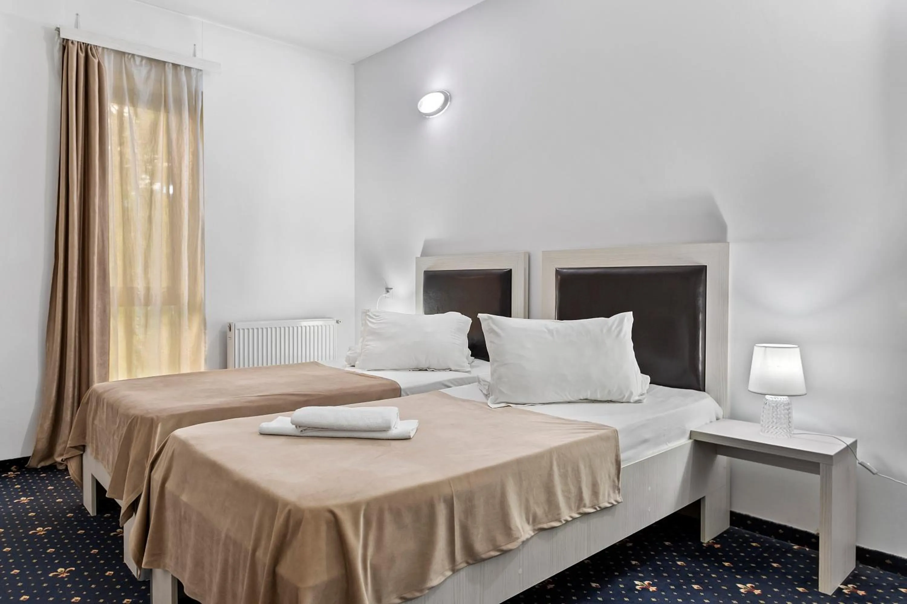 Bed in Hotel Charter Otopeni