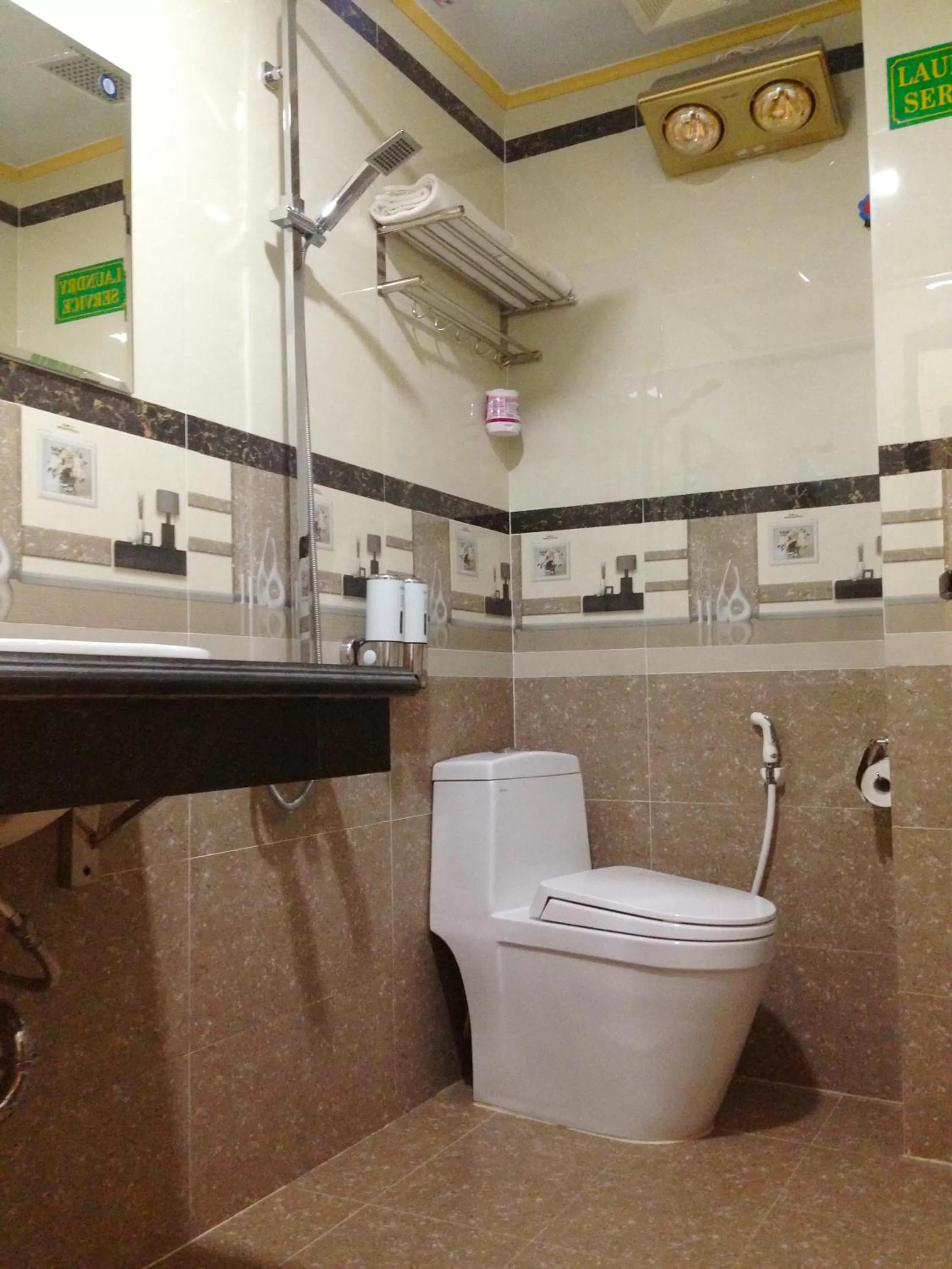 Shower in Ninh Binh Central Hotel