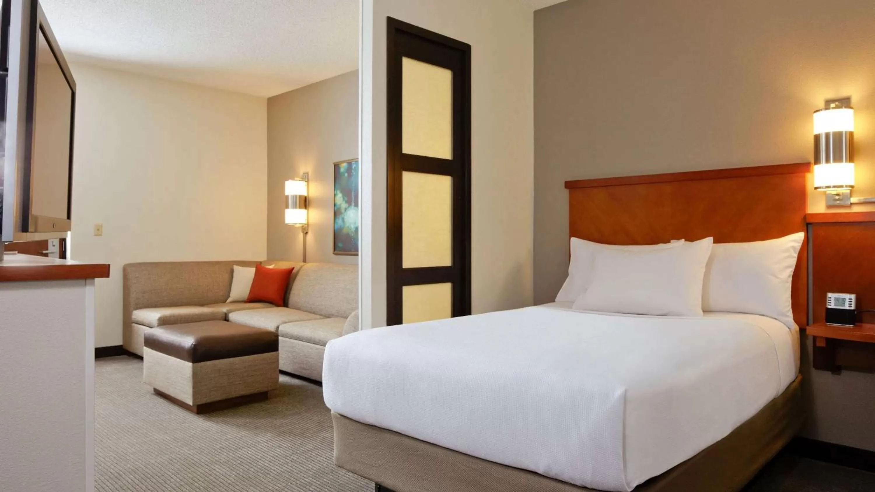 Bedroom in Sonesta Select Tucson Airport