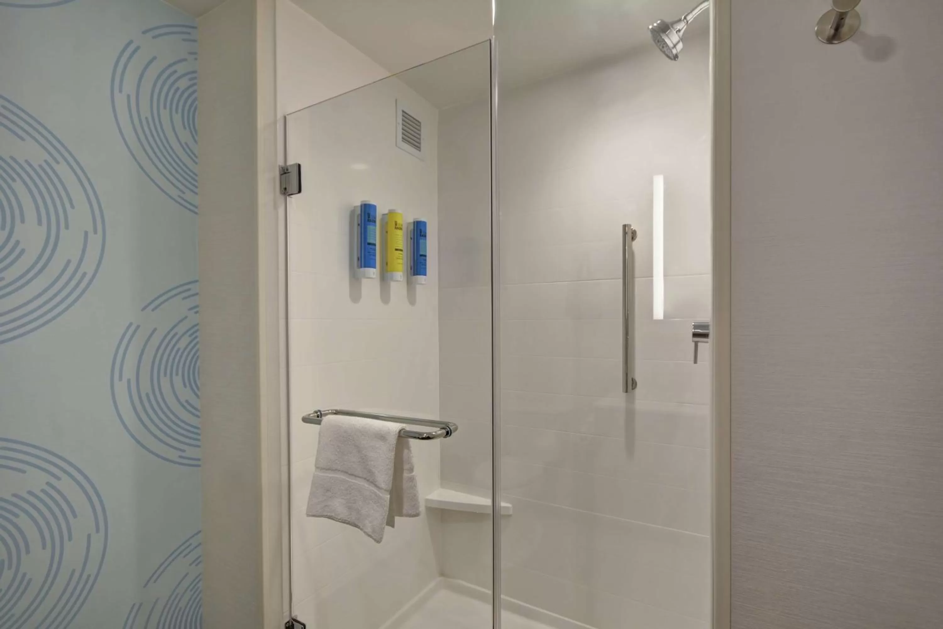 Bathroom in Tru By Hilton Mason King's Island