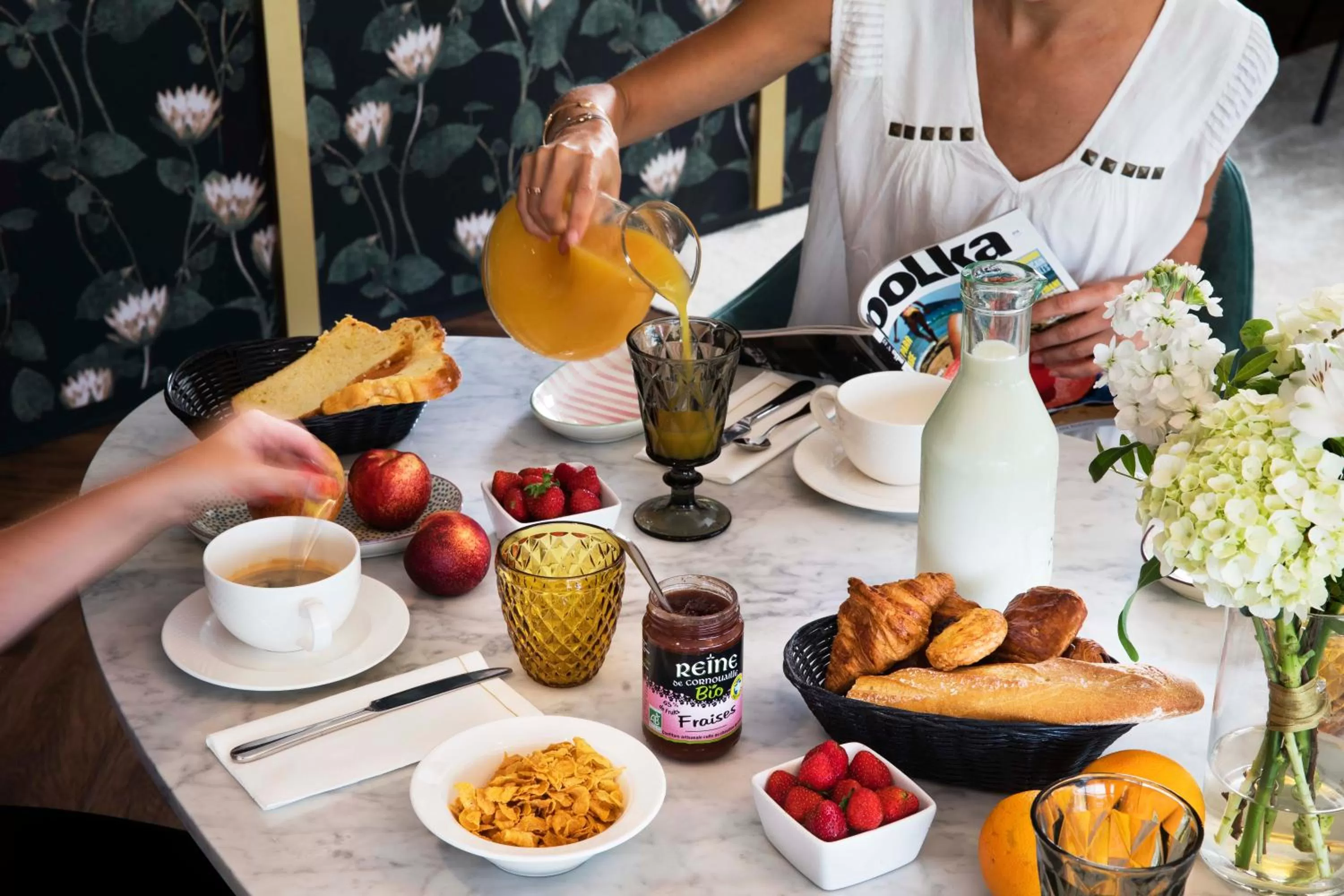 Breakfast in Best Western Plus Hotel les Rives du Ter