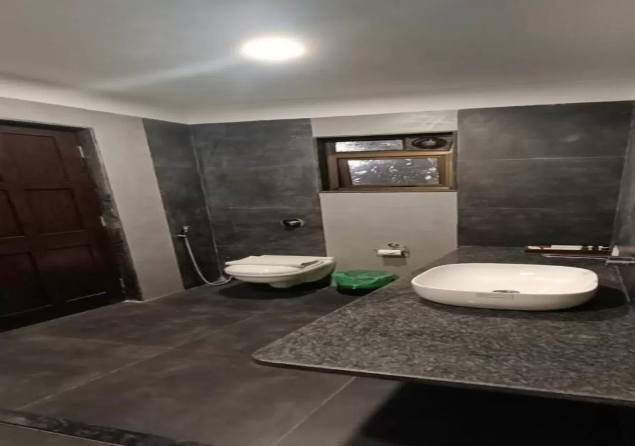 Bathroom in Mountain Breeze Resort, Mahabaleshwar