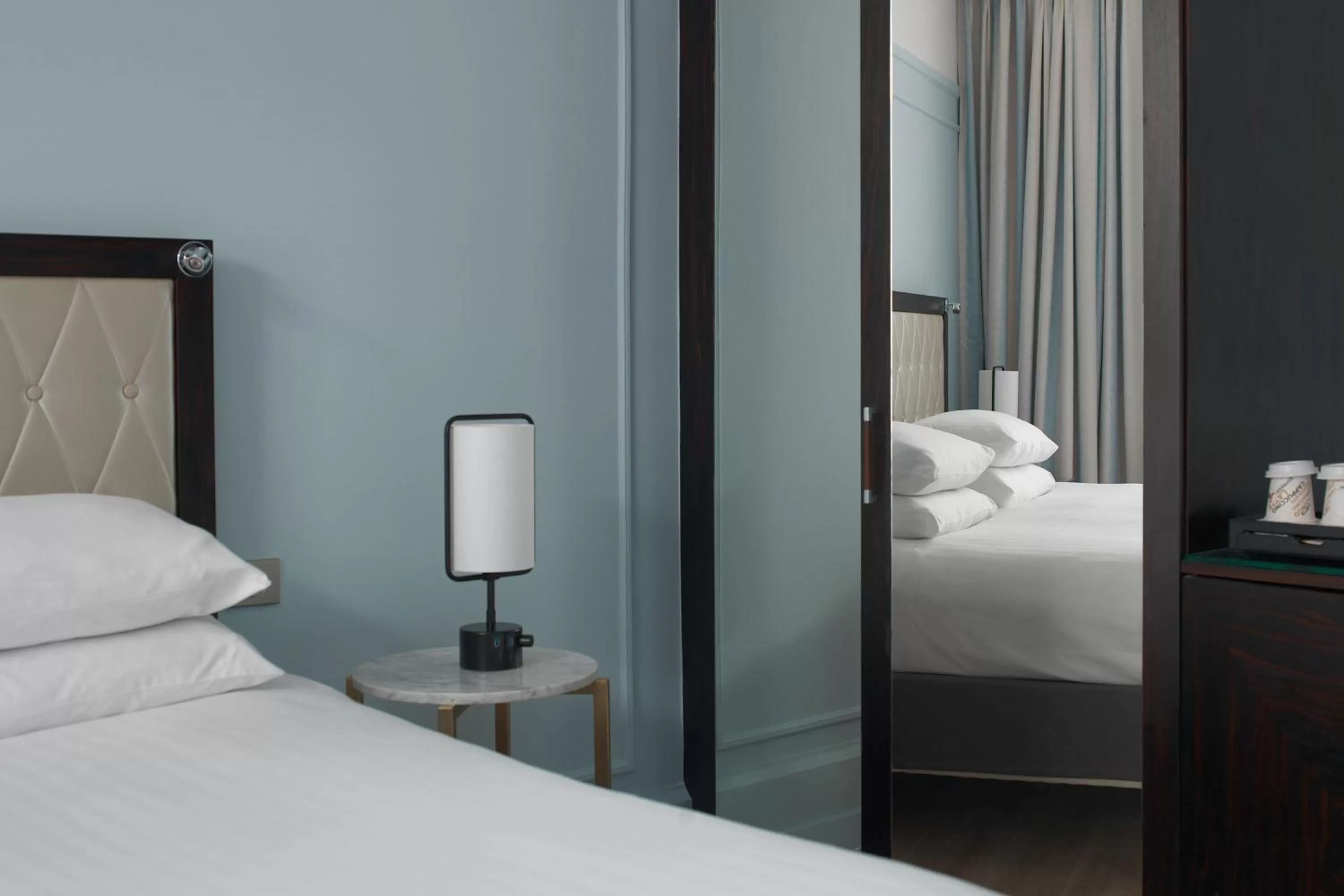 Photo of the whole room, Bed in Paris Marriott Opera Ambassador Hotel