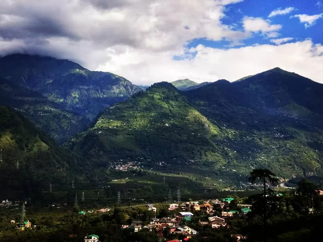 Natural landscape, Mountain View in Soham's Chateau De Naggar - Manali