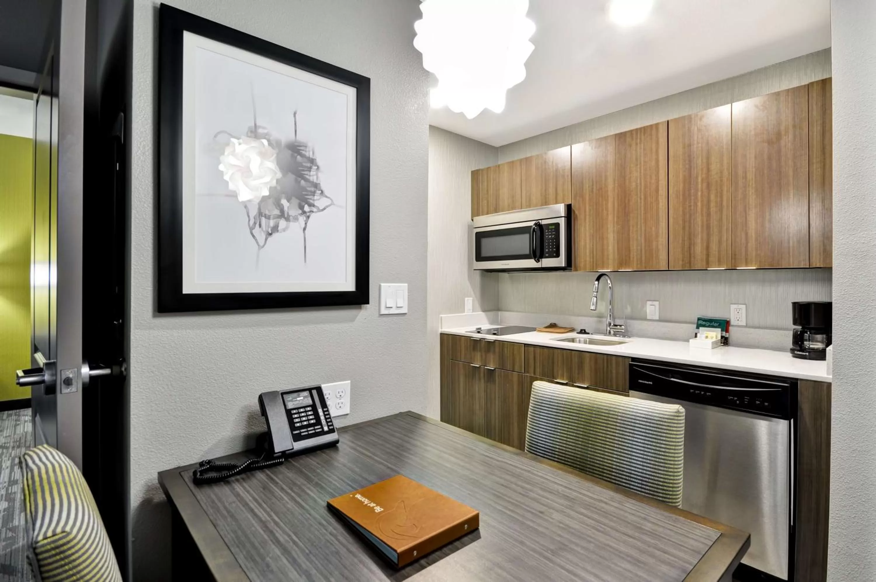Kitchen or kitchenette in Homewood Suites by Hilton Tyler