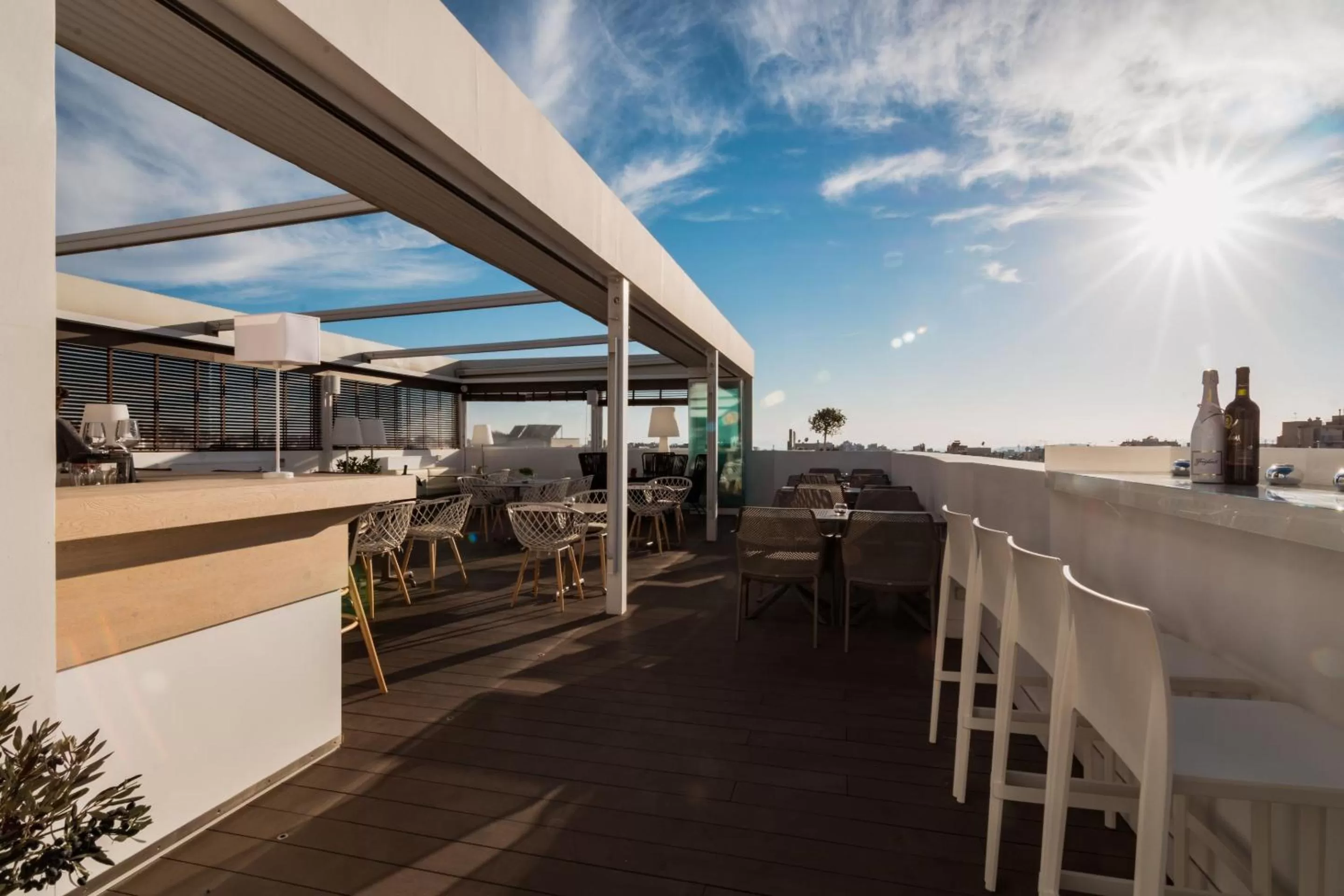 Restaurant/places to eat in Acropolis Select