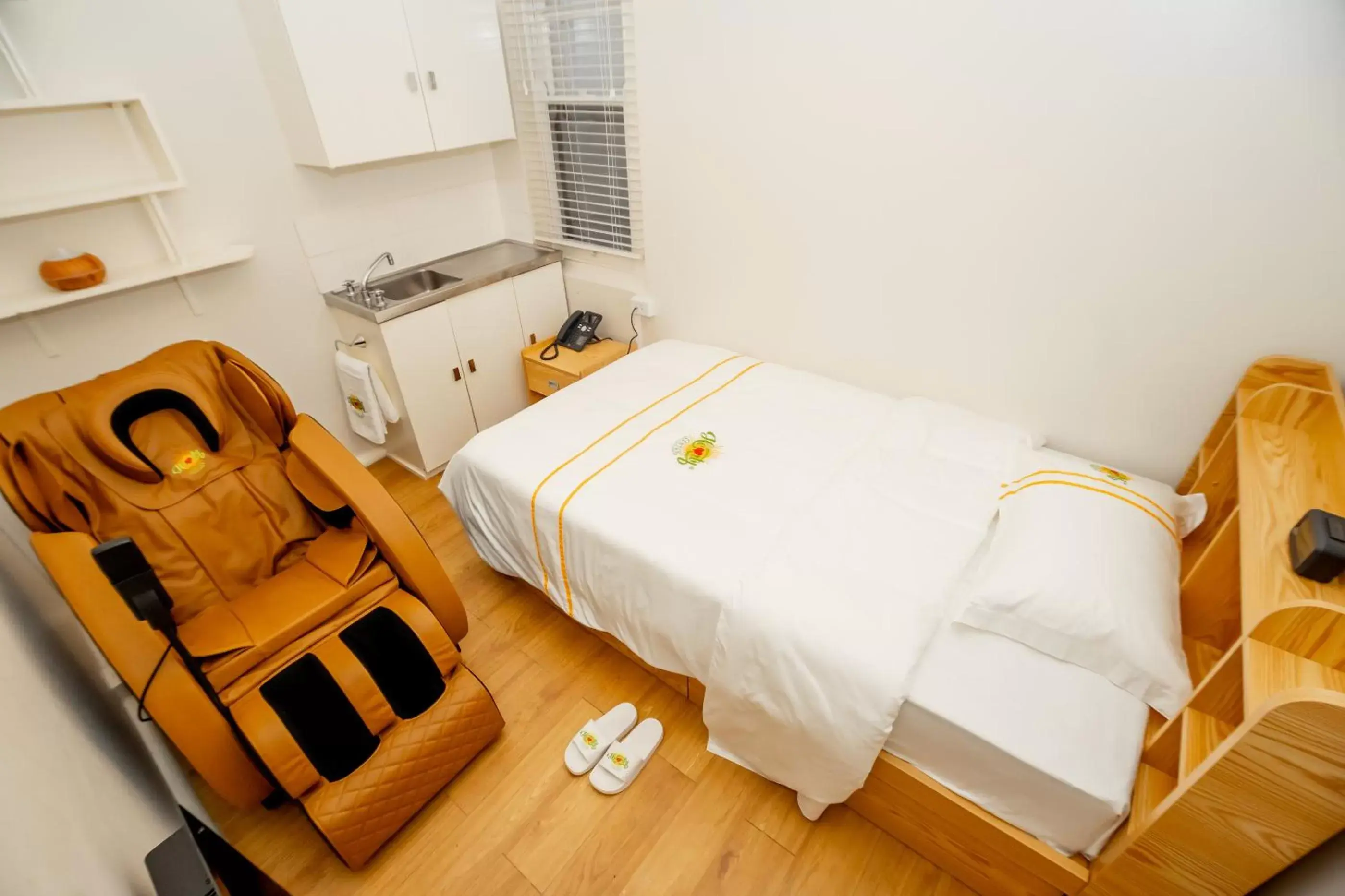 Deluxe Single Room with Shared Bathroom - single occupancy - With Massage Chair in Hearty Center Motel Deluxe Single Room with Shared Bathroom - single occupancy - With Massage Chair in Hearty Center Motel