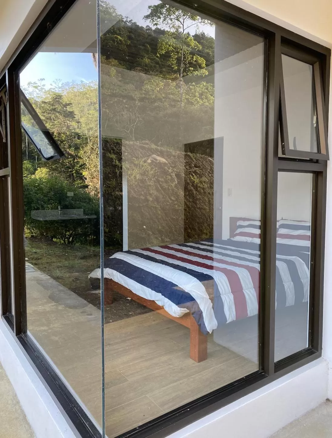 Bed in Arte de Plumas birding lodge